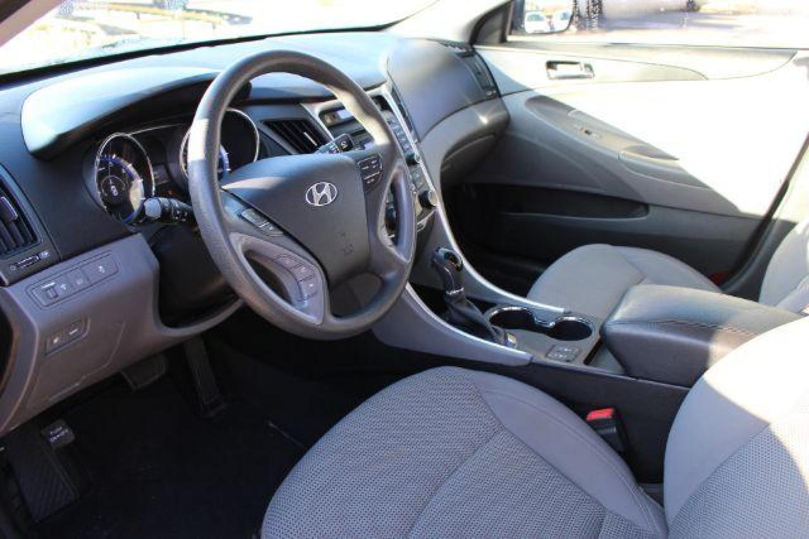2012 GRAY Hyundai Sonata GLS Auto (5NPEB4AC2CH) with an 2.4L L4 DOHC 16V engine, 6-Speed Automatic transmission, located at 2715 W Pioneer Pkwy, Arlington, TX, 76013, (817) 265-9009, 32.710262, -97.153236 - Photo#14