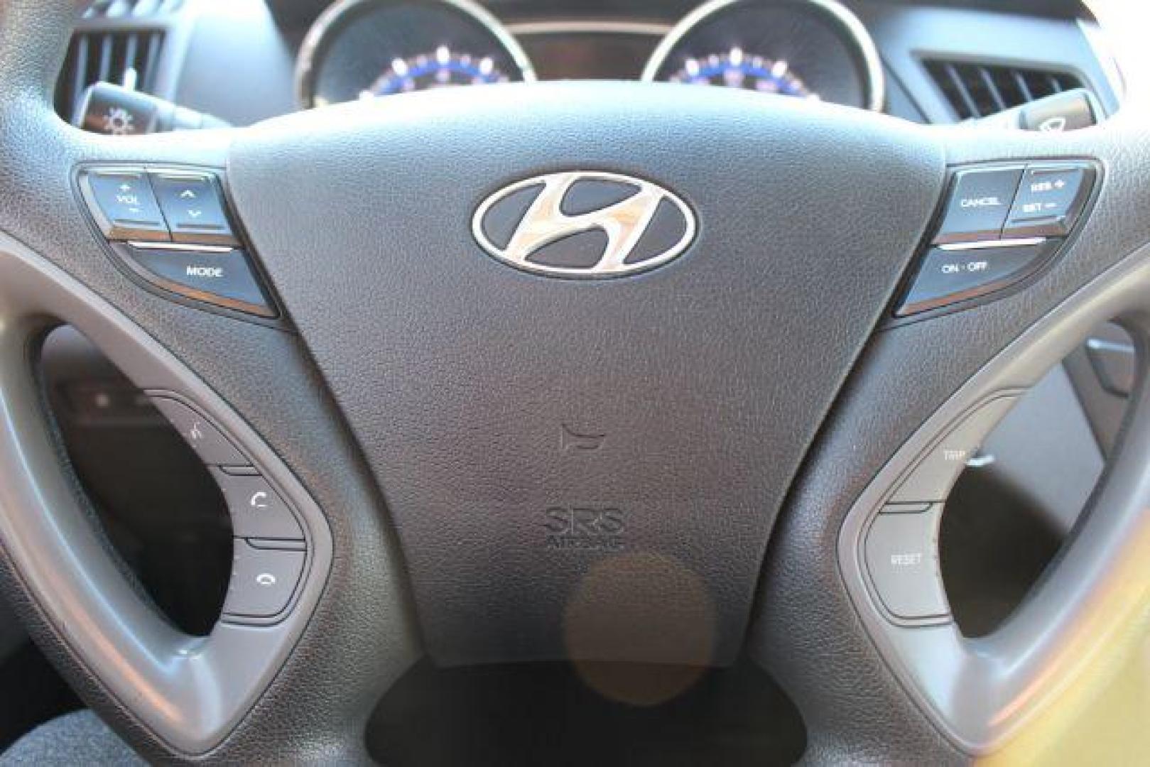 2012 GRAY Hyundai Sonata GLS Auto (5NPEB4AC2CH) with an 2.4L L4 DOHC 16V engine, 6-Speed Automatic transmission, located at 2715 W Pioneer Pkwy, Arlington, TX, 76013, (817) 265-9009, 32.710262, -97.153236 - Photo#17