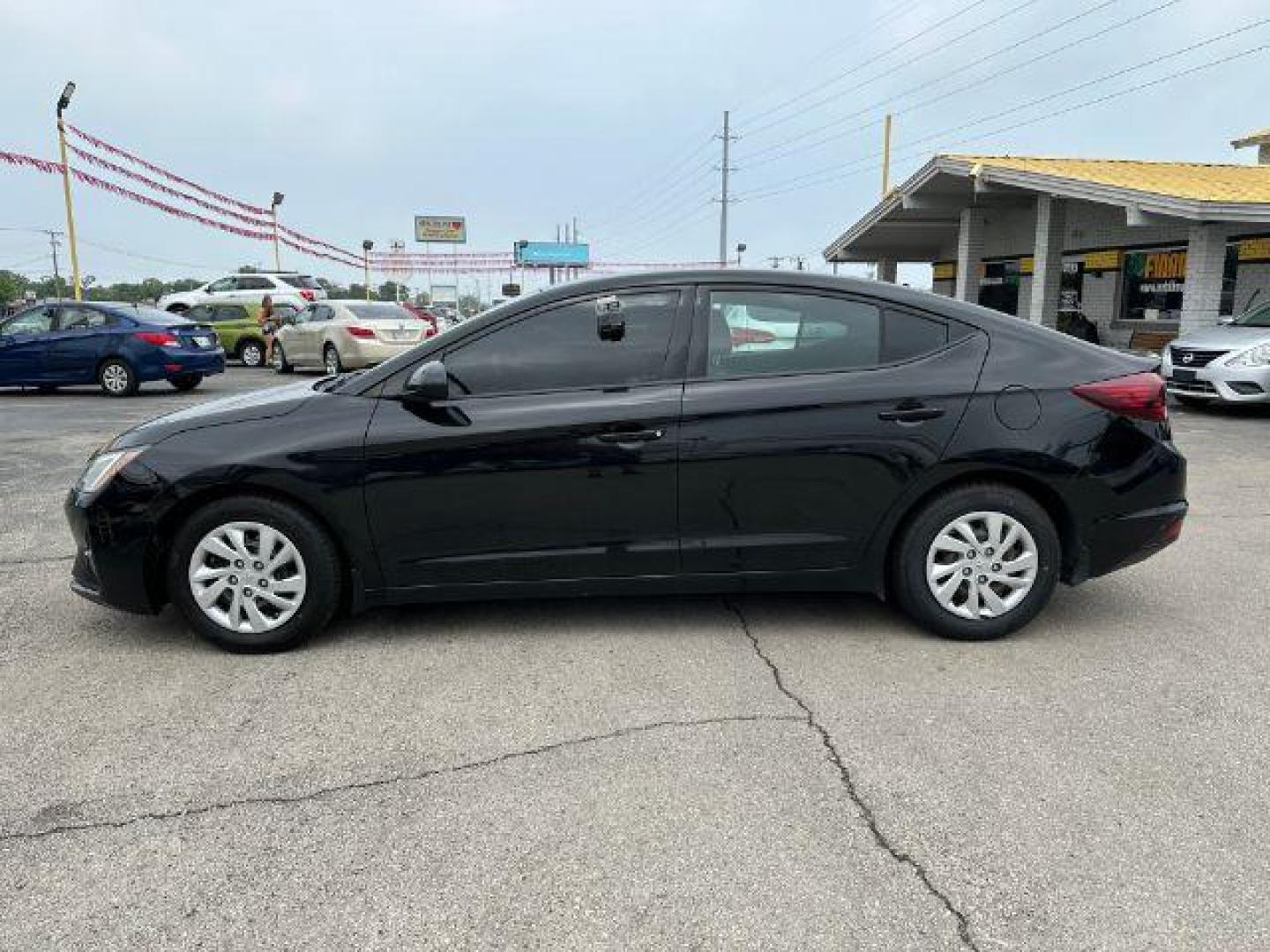 2019 BLACK Hyundai Elantra SE 6AT (5NPD74LFXKH) with an 1.8L L4 DOHC 16V engine, 6-Speed Automatic transmission, located at 2715 W Pioneer Pkwy, Arlington, TX, 76013, (817) 265-9009, 32.710262, -97.153236 - Photo#1