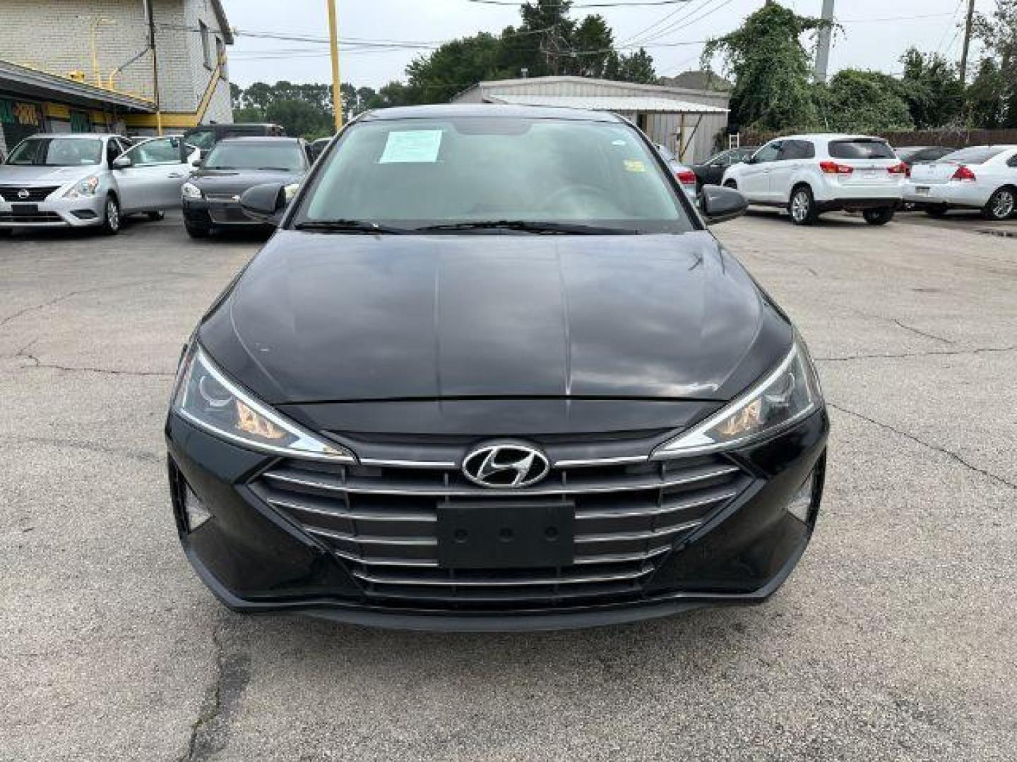 2019 BLACK Hyundai Elantra SE 6AT (5NPD74LFXKH) with an 1.8L L4 DOHC 16V engine, 6-Speed Automatic transmission, located at 2715 W Pioneer Pkwy, Arlington, TX, 76013, (817) 265-9009, 32.710262, -97.153236 - Photo#3