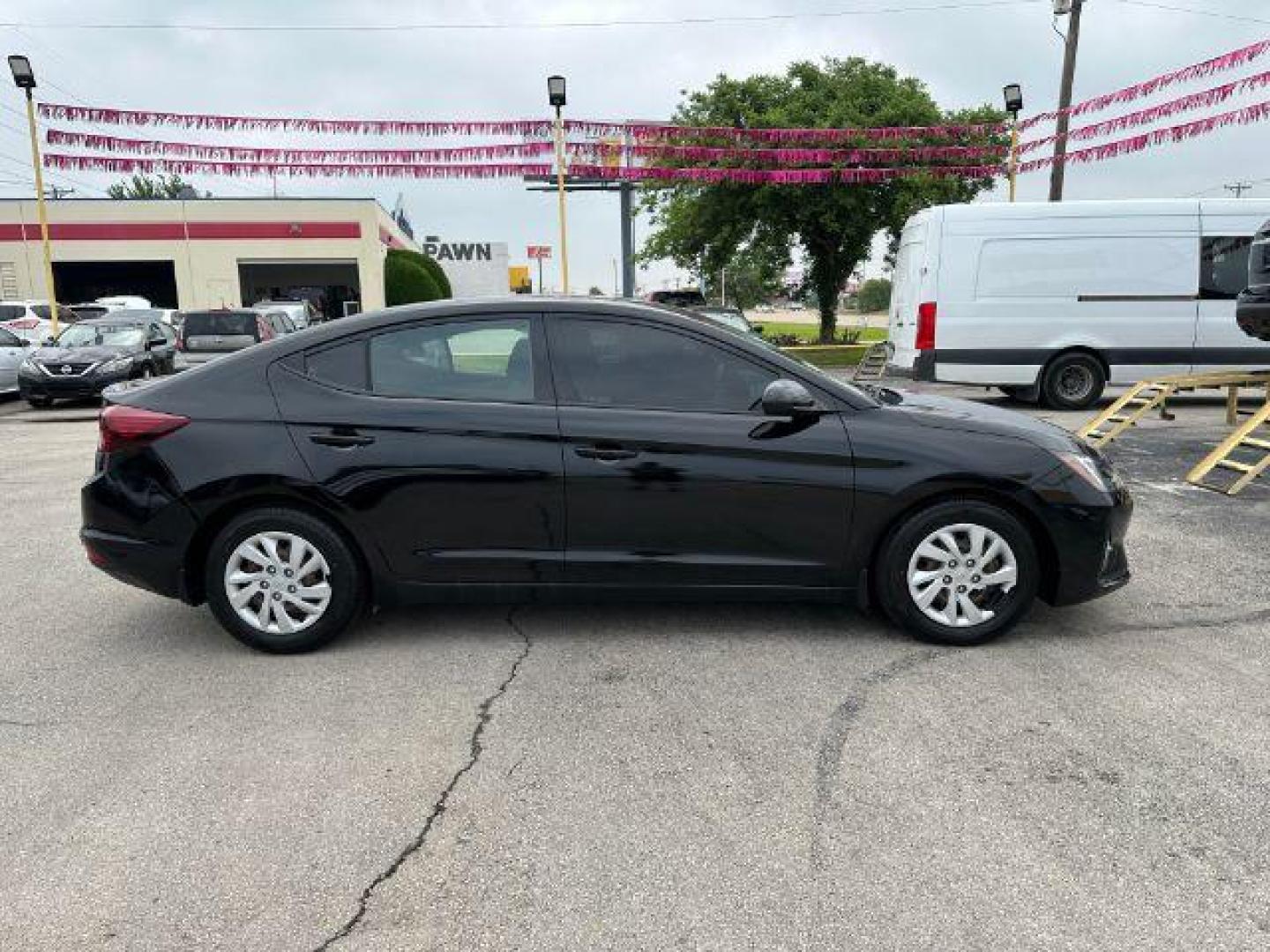 2019 BLACK Hyundai Elantra SE 6AT (5NPD74LFXKH) with an 1.8L L4 DOHC 16V engine, 6-Speed Automatic transmission, located at 2715 W Pioneer Pkwy, Arlington, TX, 76013, (817) 265-9009, 32.710262, -97.153236 - Photo#5