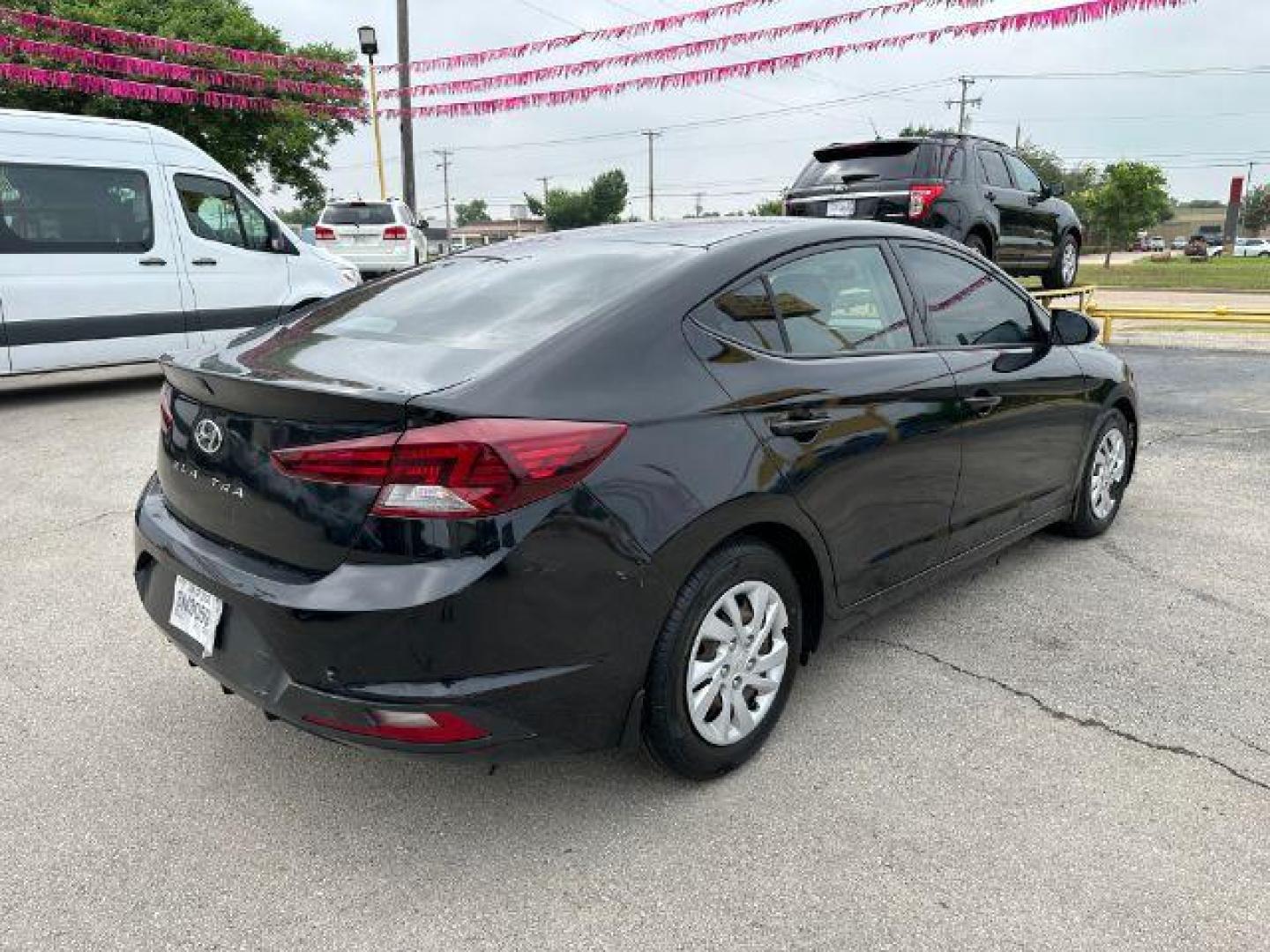 2019 BLACK Hyundai Elantra SE 6AT (5NPD74LFXKH) with an 1.8L L4 DOHC 16V engine, 6-Speed Automatic transmission, located at 2715 W Pioneer Pkwy, Arlington, TX, 76013, (817) 265-9009, 32.710262, -97.153236 - Photo#6