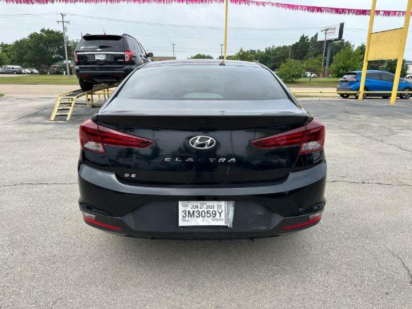 2019 BLACK Hyundai Elantra SE 6AT (5NPD74LFXKH) with an 1.8L L4 DOHC 16V engine, 6-Speed Automatic transmission, located at 2715 W Pioneer Pkwy, Arlington, TX, 76013, (817) 265-9009, 32.710262, -97.153236 - Photo#7