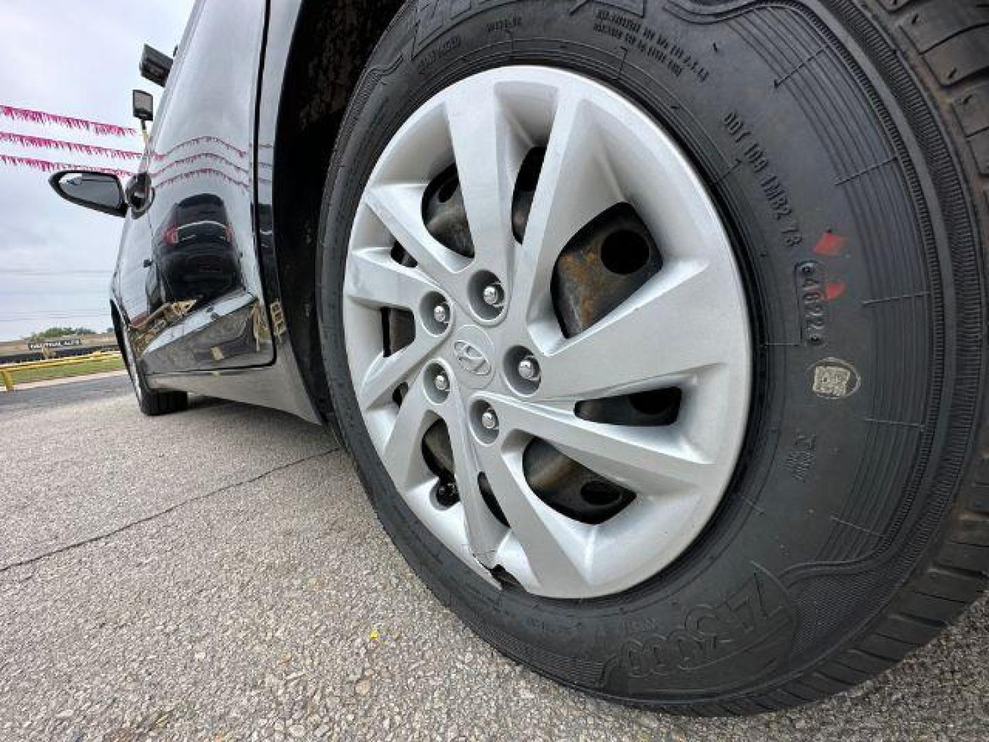 2019 BLACK Hyundai Elantra SE 6AT (5NPD74LFXKH) with an 1.8L L4 DOHC 16V engine, 6-Speed Automatic transmission, located at 2715 W Pioneer Pkwy, Arlington, TX, 76013, (817) 265-9009, 32.710262, -97.153236 - Photo#9