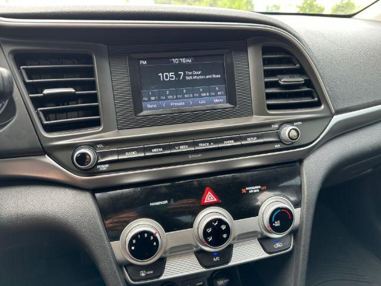 2019 BLACK Hyundai Elantra SE 6AT (5NPD74LFXKH) with an 1.8L L4 DOHC 16V engine, 6-Speed Automatic transmission, located at 2715 W Pioneer Pkwy, Arlington, TX, 76013, (817) 265-9009, 32.710262, -97.153236 - Photo#16