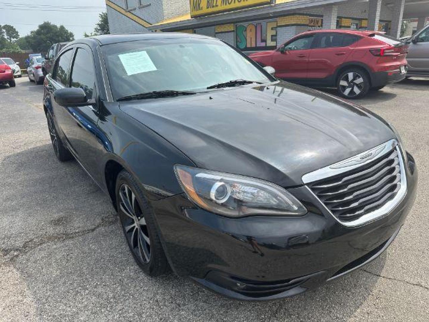 2013 BLACK Chrysler 200 Touring (1C3CCBBB4DN) with an 2.4L L4 DOHC 16V engine, 6-Speed Automatic transmission, located at 2715 W Pioneer Pkwy, Arlington, TX, 76013, (817) 265-9009, 32.710262, -97.153236 - Photo#4