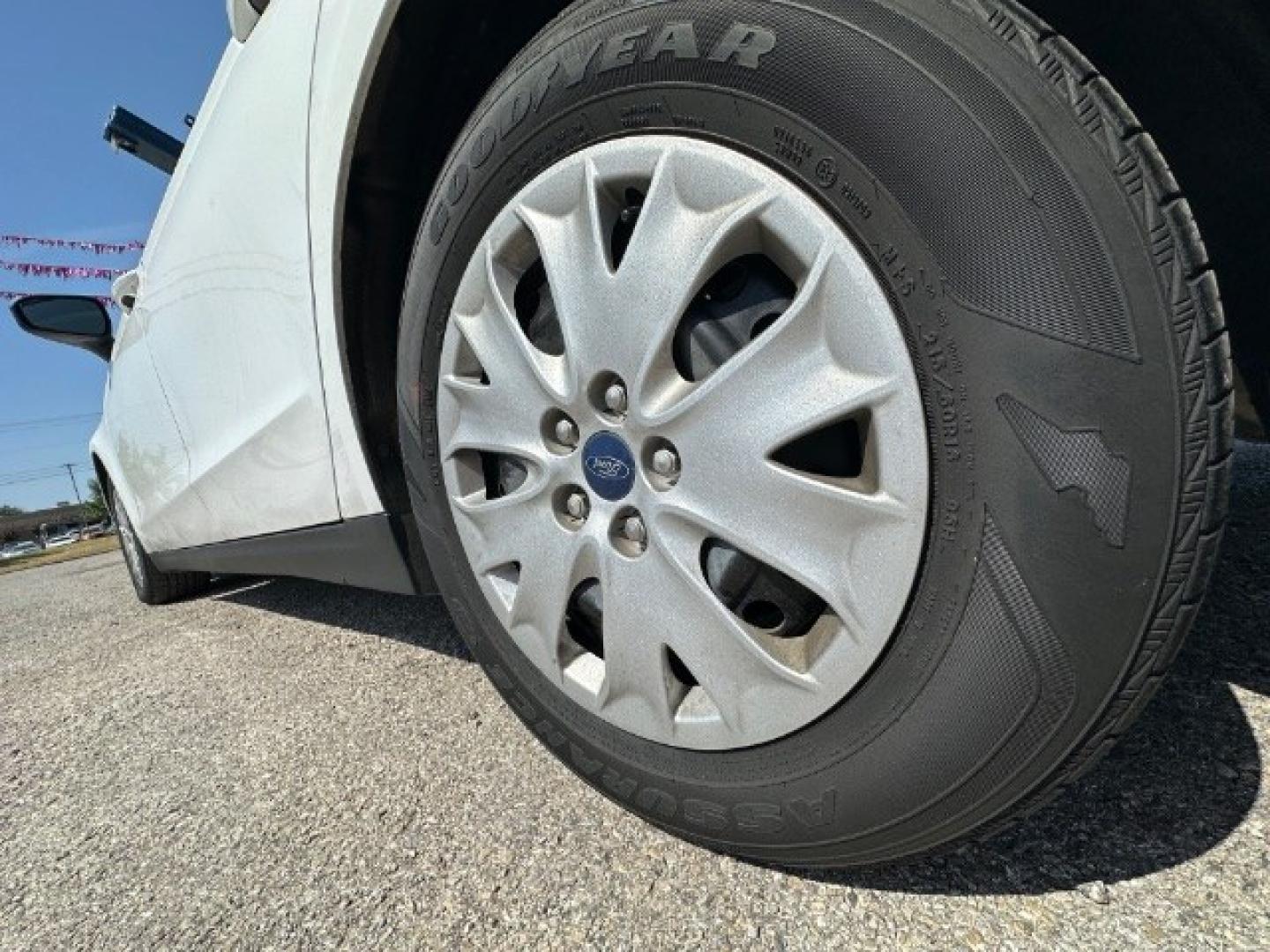 2020 WHITE Ford Fusion S (3FA6P0G75LR) with an 2.5L L4 DOHC 16V engine, 6-Speed Automatic transmission, located at 2715 W Pioneer Pkwy, Arlington, TX, 76013, (817) 265-9009, 32.710262, -97.153236- Photo#9
