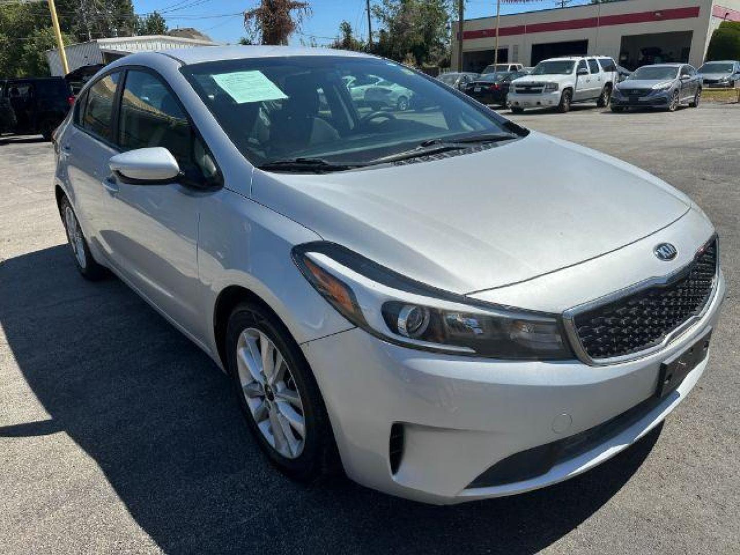 2017 SILVER Kia Forte LX 6A (3KPFL4A72HE) with an 2.0L L4 DOHC 16V engine, 6-Speed Automatic transmission, located at 2715 W Pioneer Pkwy, Arlington, TX, 76013, (817) 265-9009, 32.710262, -97.153236 - Photo#4