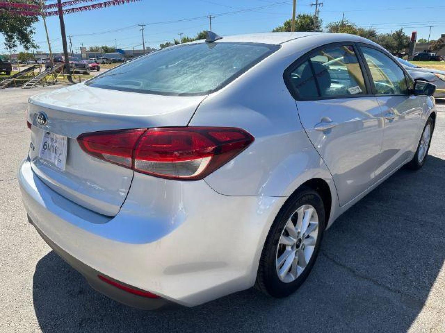 2017 SILVER Kia Forte LX 6A (3KPFL4A72HE) with an 2.0L L4 DOHC 16V engine, 6-Speed Automatic transmission, located at 2715 W Pioneer Pkwy, Arlington, TX, 76013, (817) 265-9009, 32.710262, -97.153236 - Photo#5