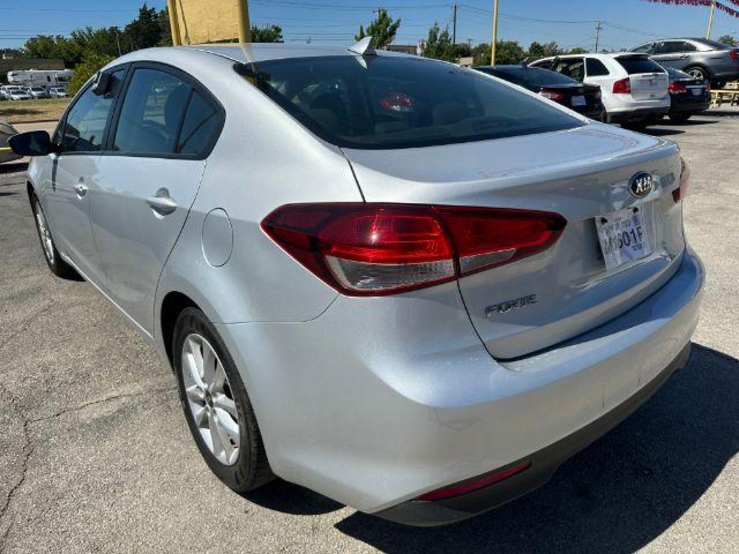 2017 SILVER Kia Forte LX 6A (3KPFL4A72HE) with an 2.0L L4 DOHC 16V engine, 6-Speed Automatic transmission, located at 2715 W Pioneer Pkwy, Arlington, TX, 76013, (817) 265-9009, 32.710262, -97.153236 - Photo#7