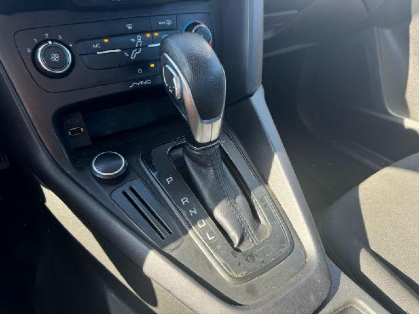 2017 BLACK Ford Focus SE Sedan (1FADP3F24HL) with an 2.0L L4 DOHC 16V engine, located at 2715 W Pioneer Pkwy, Arlington, TX, 76013, (817) 265-9009, 32.710262, -97.153236 - Photo#16