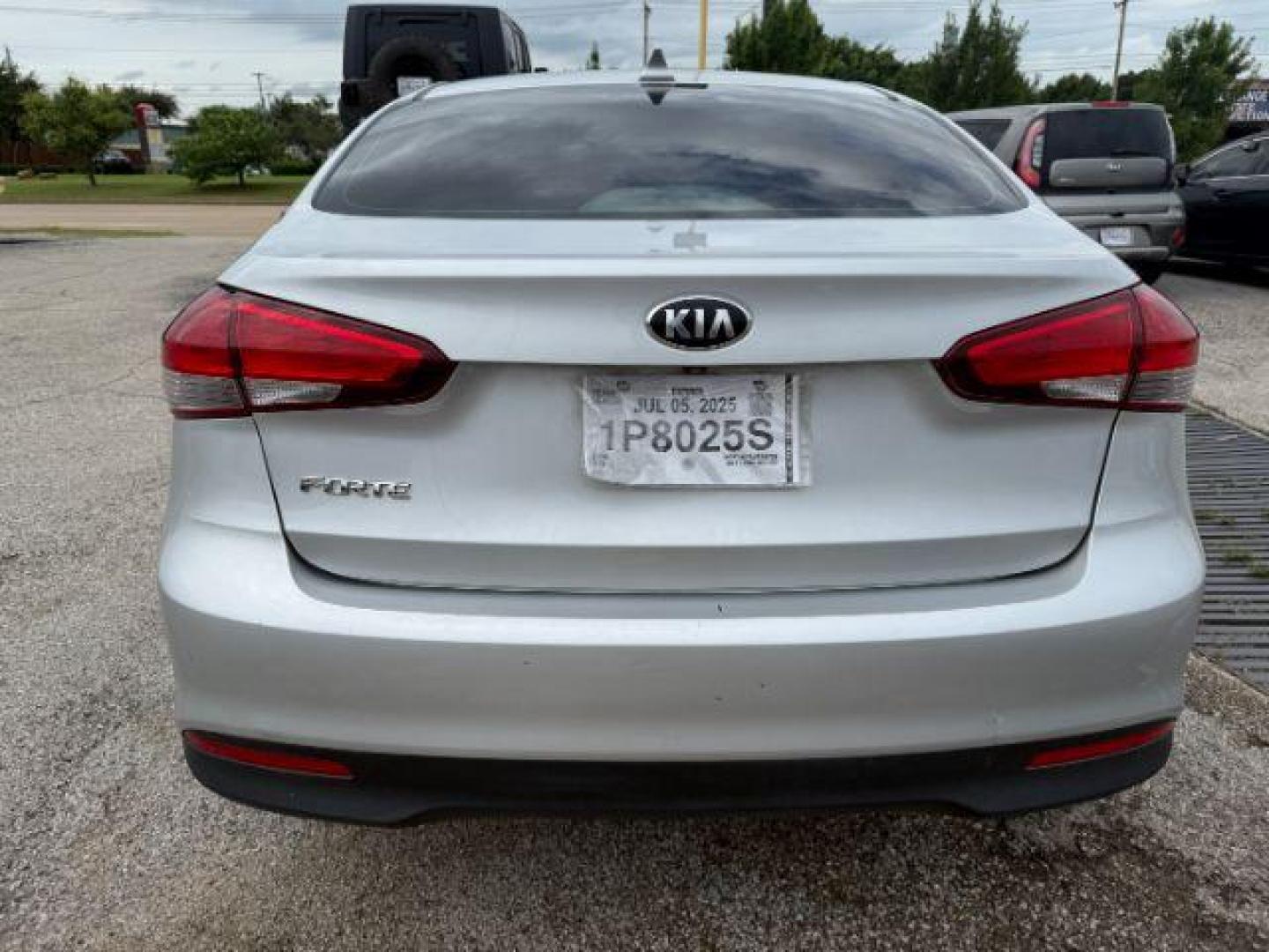 2018 Silky Silver Kia Forte LX 6A (3KPFL4A78JE) with an 2.0L L4 DOHC 16V engine, 6-Speed Automatic transmission, located at 2715 W Pioneer Pkwy, Arlington, TX, 76013, (817) 265-9009, 32.710262, -97.153236 - Photo#8