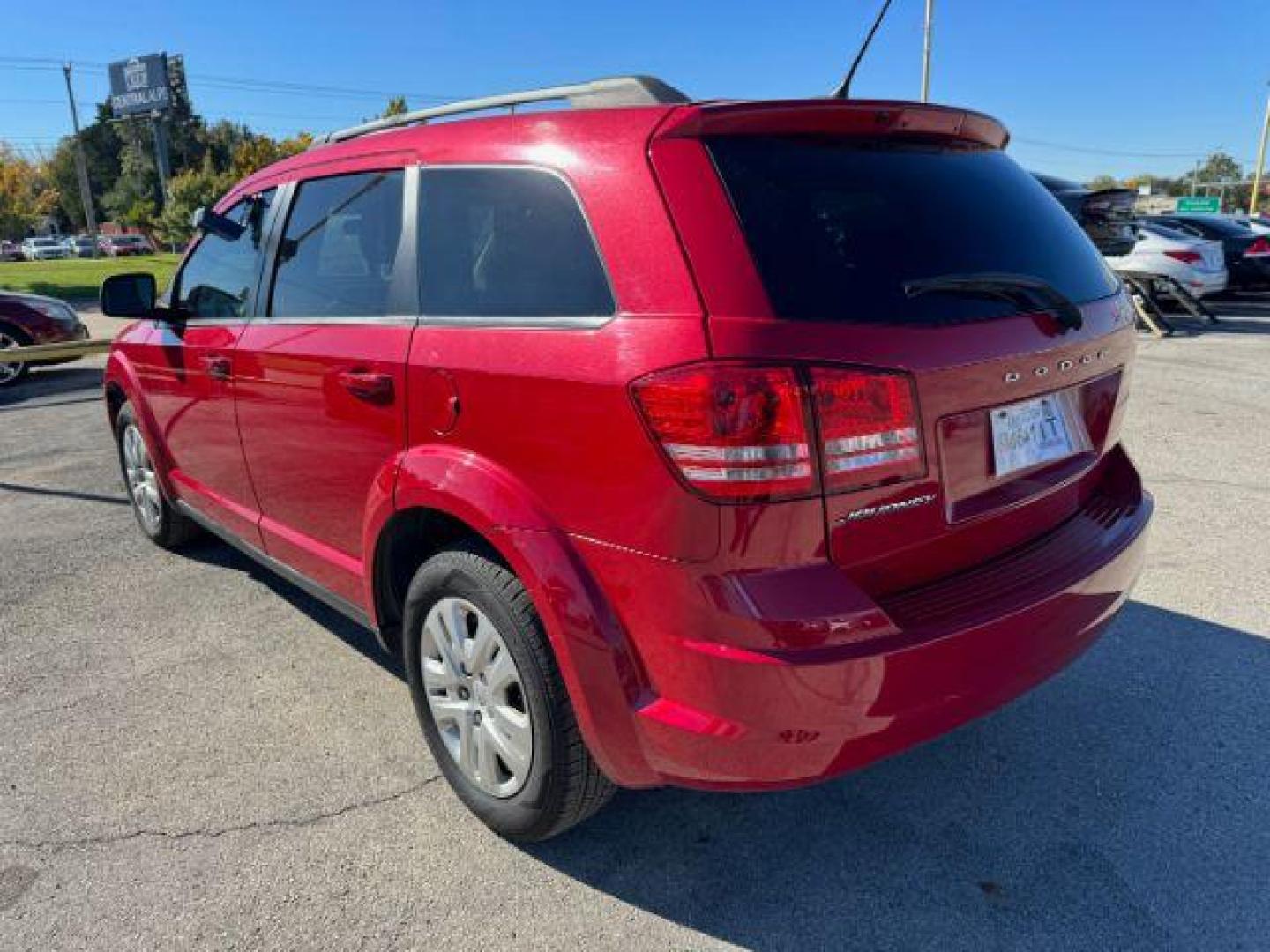 2018 RED Dodge Journey SE (3C4PDCAB9JT) with an 2.4L L4 DOHC 16V engine, 4-Speed Automatic transmission, located at 2715 W Pioneer Pkwy, Arlington, TX, 76013, (817) 265-9009, 32.710262, -97.153236 - Photo#9