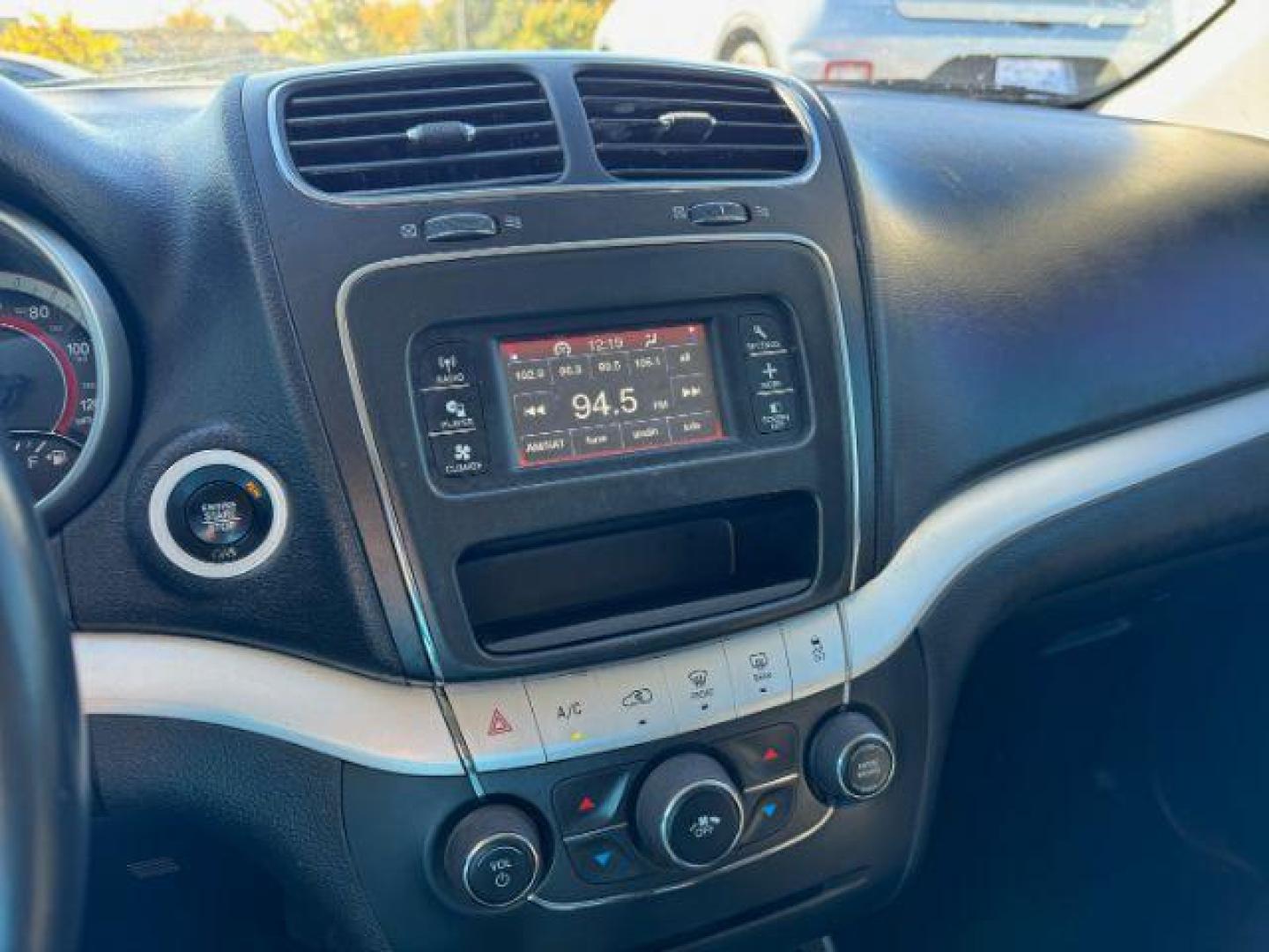 2018 RED Dodge Journey SE (3C4PDCAB9JT) with an 2.4L L4 DOHC 16V engine, 4-Speed Automatic transmission, located at 2715 W Pioneer Pkwy, Arlington, TX, 76013, (817) 265-9009, 32.710262, -97.153236 - Photo#17