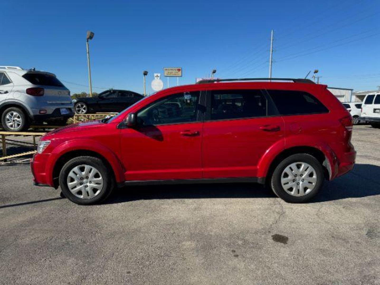 2018 RED Dodge Journey SE (3C4PDCAB9JT) with an 2.4L L4 DOHC 16V engine, 4-Speed Automatic transmission, located at 2715 W Pioneer Pkwy, Arlington, TX, 76013, (817) 265-9009, 32.710262, -97.153236 - Photo#2