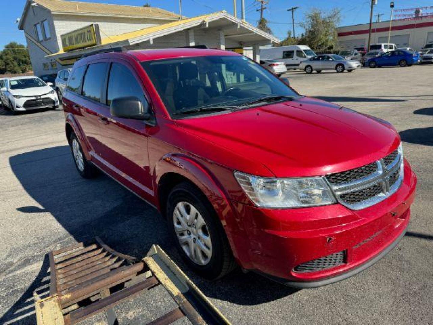 2018 RED Dodge Journey SE (3C4PDCAB9JT) with an 2.4L L4 DOHC 16V engine, 4-Speed Automatic transmission, located at 2715 W Pioneer Pkwy, Arlington, TX, 76013, (817) 265-9009, 32.710262, -97.153236 - Photo#5