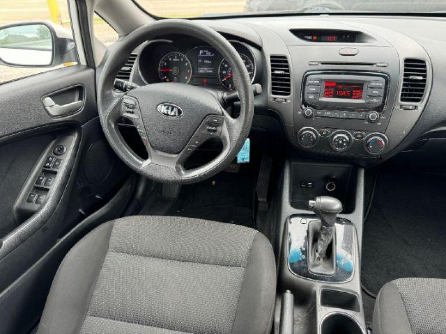 2018 WHITE Kia Forte LX 6A (3KPFK4A74JE) with an 2.0L L4 DOHC 16V engine, 6-Speed Automatic transmission, located at 2715 W Pioneer Pkwy, Arlington, TX, 76013, (817) 265-9009, 32.710262, -97.153236 - Photo#12