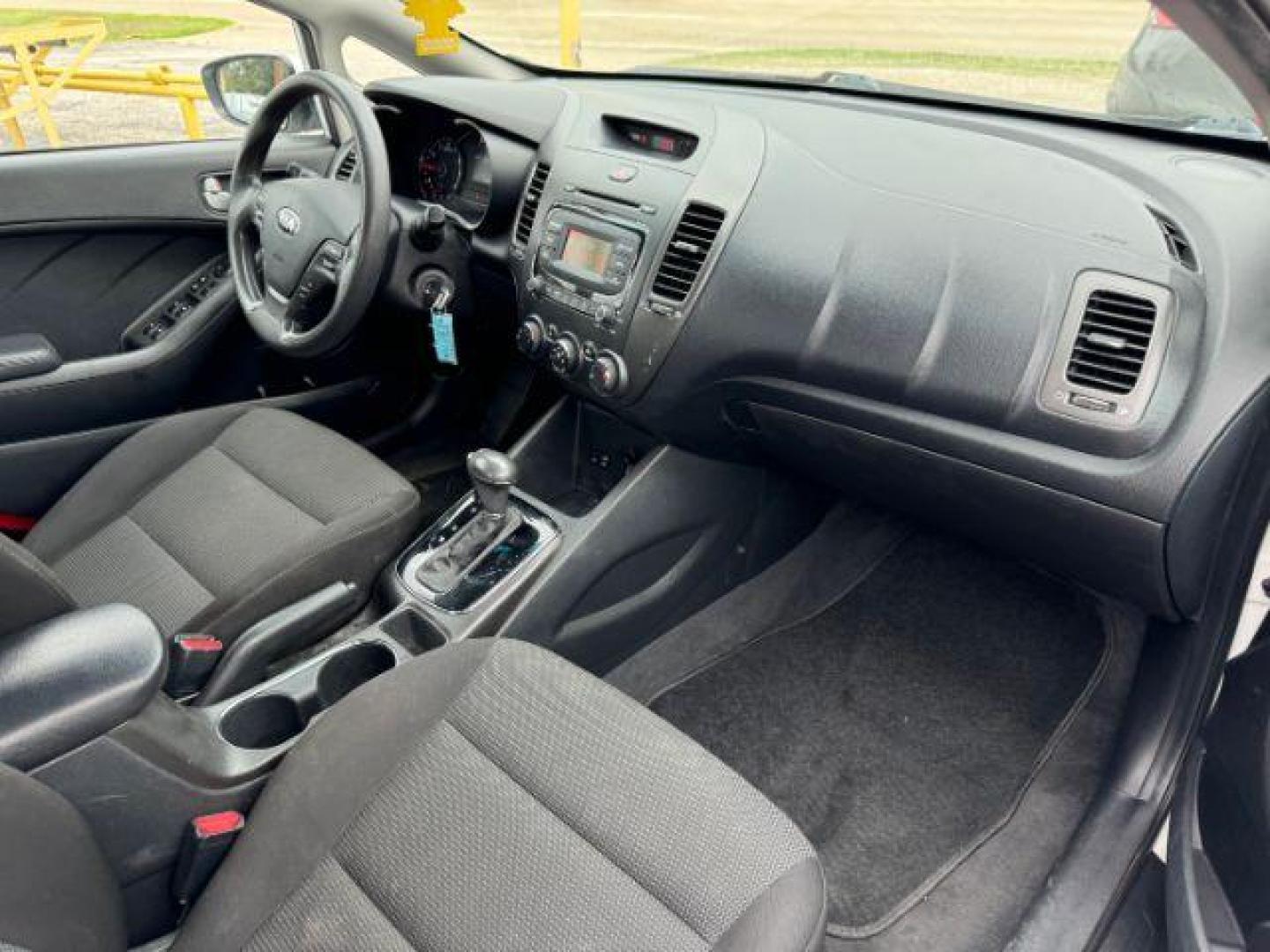 2018 WHITE Kia Forte LX 6A (3KPFK4A74JE) with an 2.0L L4 DOHC 16V engine, 6-Speed Automatic transmission, located at 2715 W Pioneer Pkwy, Arlington, TX, 76013, (817) 265-9009, 32.710262, -97.153236 - Photo#13