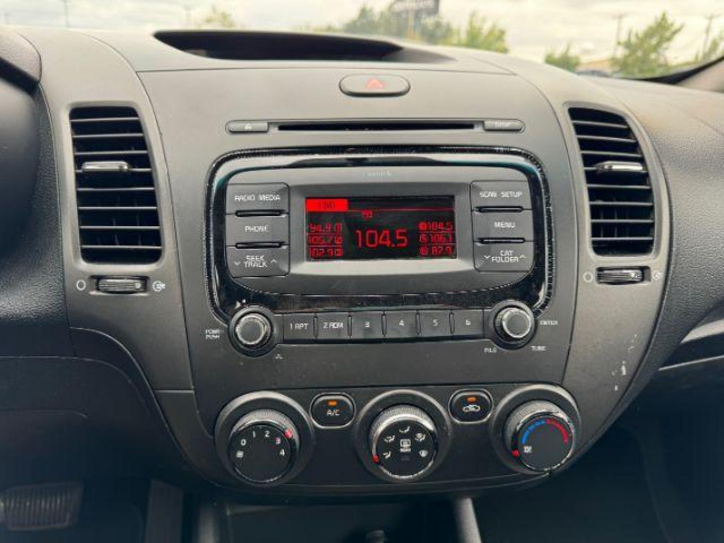 2018 WHITE Kia Forte LX 6A (3KPFK4A74JE) with an 2.0L L4 DOHC 16V engine, 6-Speed Automatic transmission, located at 2715 W Pioneer Pkwy, Arlington, TX, 76013, (817) 265-9009, 32.710262, -97.153236 - Photo#16