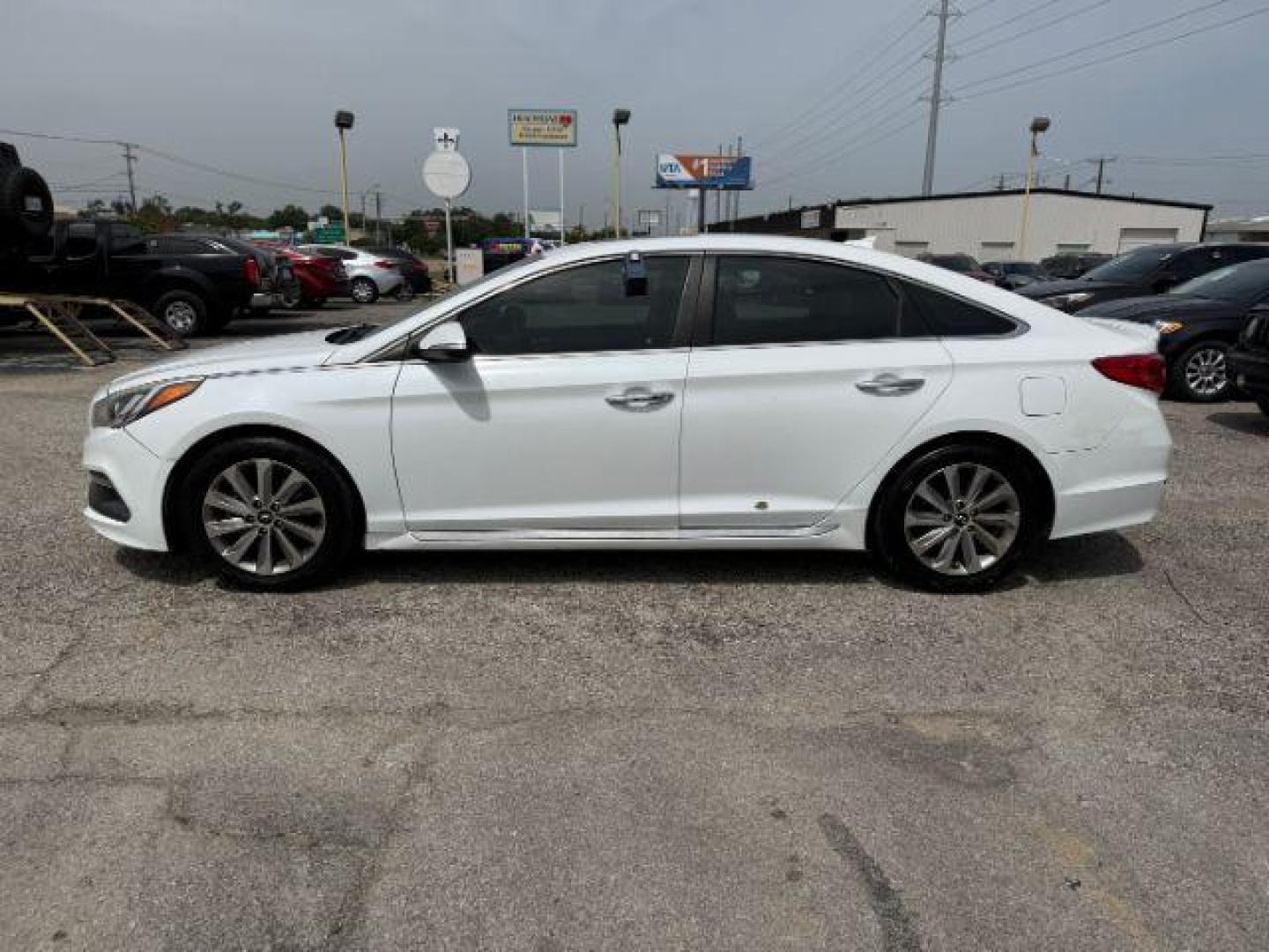 2016 WHITE Hyundai Sonata Sport (5NPE34AF6GH) with an 2.4L L4 DOHC 16V engine, 6-Speed Automatic transmission, located at 2715 W Pioneer Pkwy, Arlington, TX, 76013, (817) 265-9009, 32.710262, -97.153236 - Photo#1