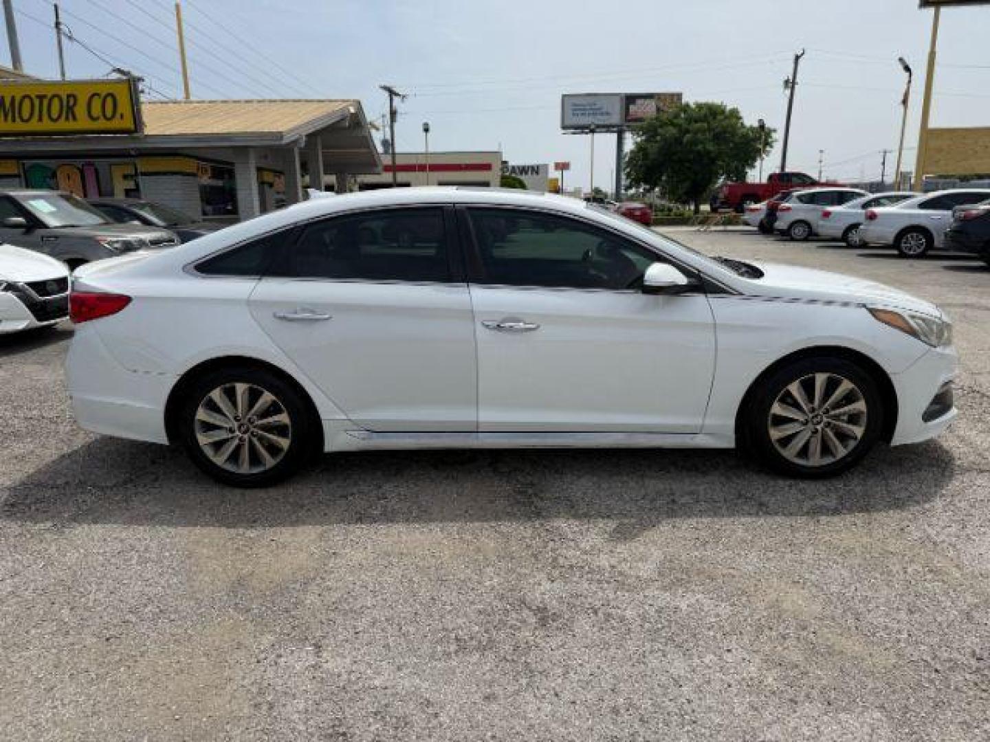 2016 WHITE Hyundai Sonata Sport (5NPE34AF6GH) with an 2.4L L4 DOHC 16V engine, 6-Speed Automatic transmission, located at 2715 W Pioneer Pkwy, Arlington, TX, 76013, (817) 265-9009, 32.710262, -97.153236 - Photo#5