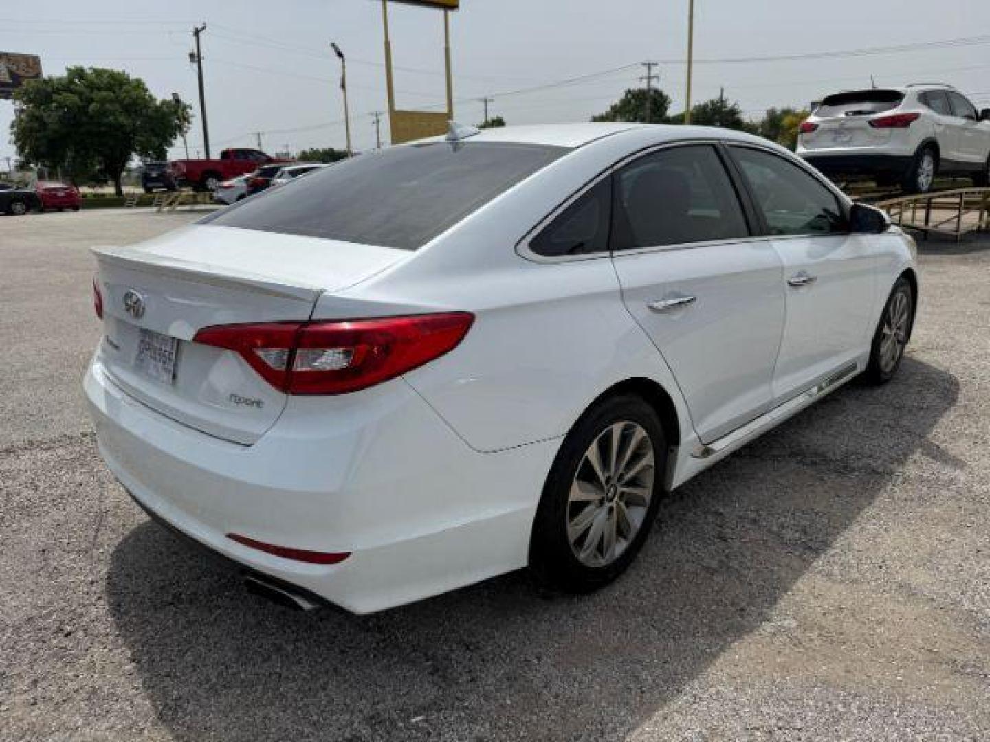 2016 WHITE Hyundai Sonata Sport (5NPE34AF6GH) with an 2.4L L4 DOHC 16V engine, 6-Speed Automatic transmission, located at 2715 W Pioneer Pkwy, Arlington, TX, 76013, (817) 265-9009, 32.710262, -97.153236 - Photo#6