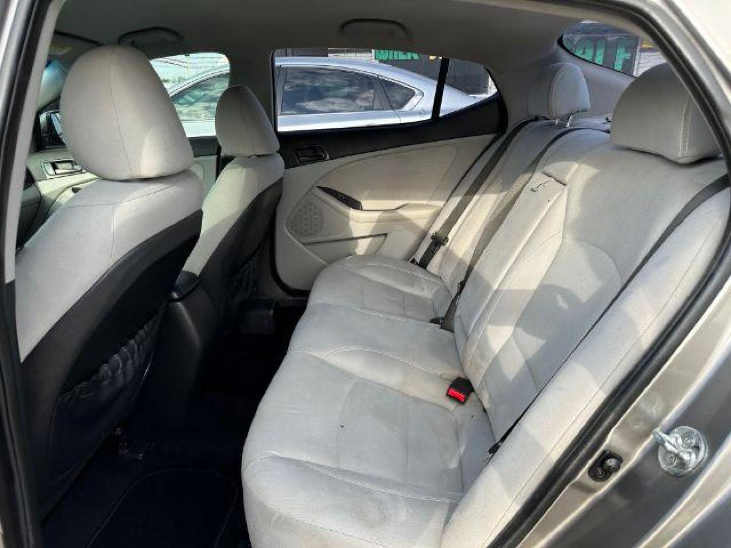 2015 GRAY Kia Optima LX (5XXGM4A77FG) with an 2.4L L4 DOHC 16V engine, 6-Speed Automatic transmission, located at 2715 W Pioneer Pkwy, Arlington, TX, 76013, (817) 265-9009, 32.710262, -97.153236 - Photo#9