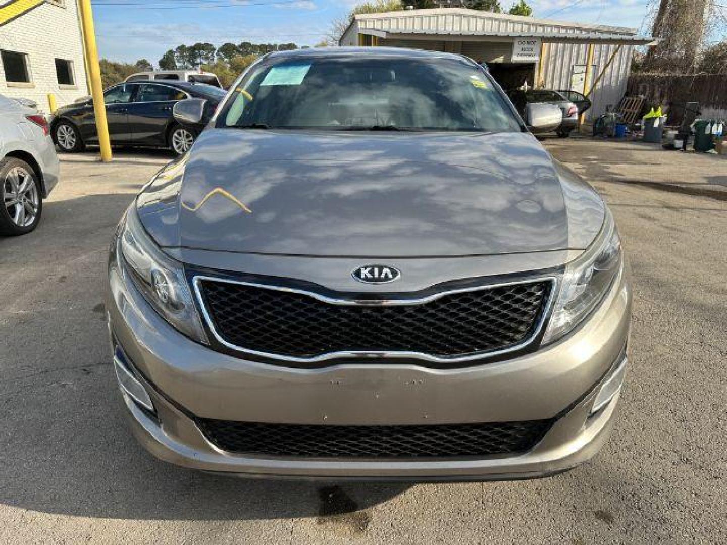 2015 GRAY Kia Optima LX (5XXGM4A77FG) with an 2.4L L4 DOHC 16V engine, 6-Speed Automatic transmission, located at 2715 W Pioneer Pkwy, Arlington, TX, 76013, (817) 265-9009, 32.710262, -97.153236 - Photo#3