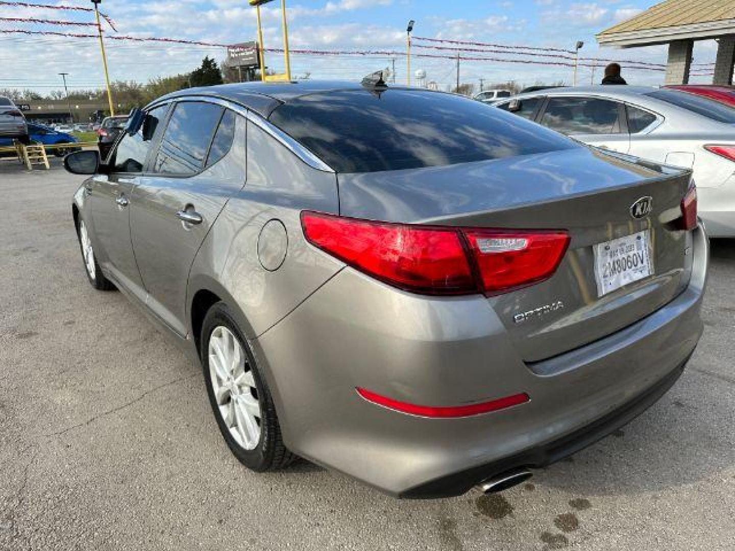 2015 GRAY Kia Optima LX (5XXGM4A77FG) with an 2.4L L4 DOHC 16V engine, 6-Speed Automatic transmission, located at 2715 W Pioneer Pkwy, Arlington, TX, 76013, (817) 265-9009, 32.710262, -97.153236 - Photo#7