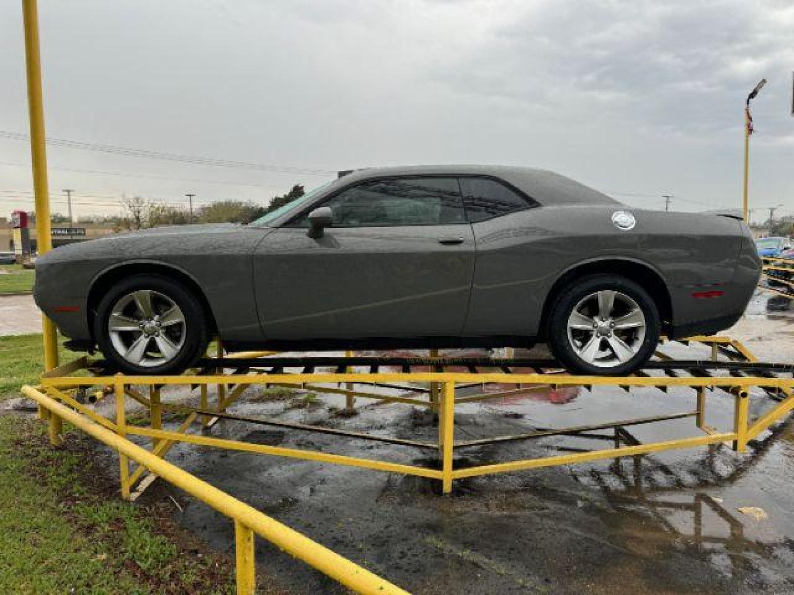 2018 GREY Dodge Challenger SXT (2C3CDZAG4JH) with an 3.6L V6 DOHC 24V engine, 8-Speed Automatic transmission, located at 2715 W Pioneer Pkwy, Arlington, TX, 76013, (817) 265-9009, 32.710262, -97.153236 - Photo #1