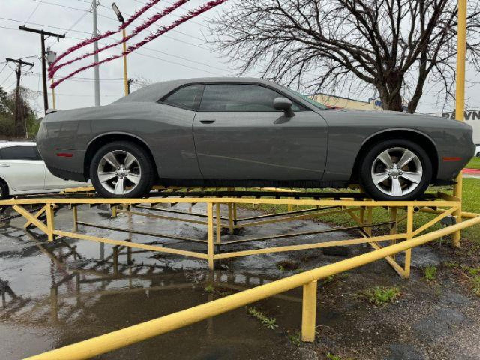 2018 GREY Dodge Challenger SXT (2C3CDZAG4JH) with an 3.6L V6 DOHC 24V engine, 8-Speed Automatic transmission, located at 2715 W Pioneer Pkwy, Arlington, TX, 76013, (817) 265-9009, 32.710262, -97.153236 - Photo #4