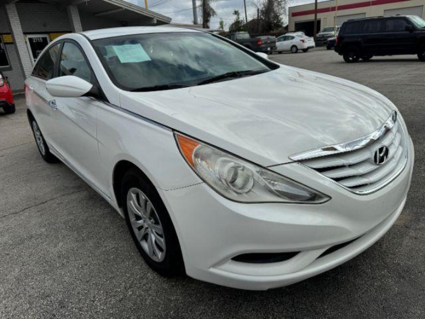 2012 WHITE Hyundai Sonata GLS Auto (5NPEB4AC6CH) with an 2.4L L4 DOHC 16V engine, 6-Speed Automatic transmission, located at 2715 W Pioneer Pkwy, Arlington, TX, 76013, (817) 265-9009, 32.710262, -97.153236 - Photo#4