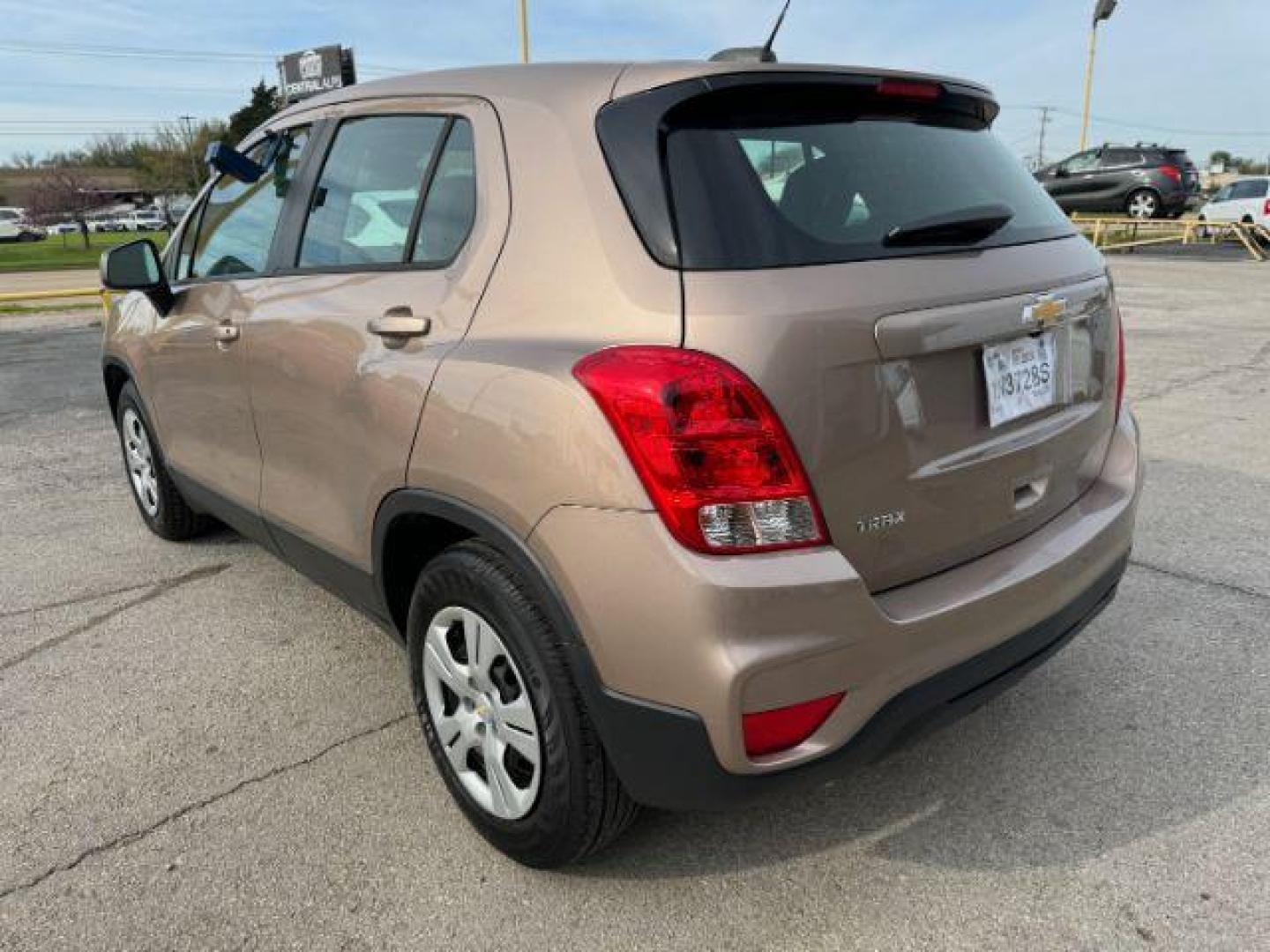 2019 BROWN Chevrolet Trax LS FWD (3GNCJKSB1KL) with an 1.4L L4 DOHC 16V engine, 6-Speed Automatic transmission, located at 2715 W Pioneer Pkwy, Arlington, TX, 76013, (817) 265-9009, 32.710262, -97.153236 - Photo#8