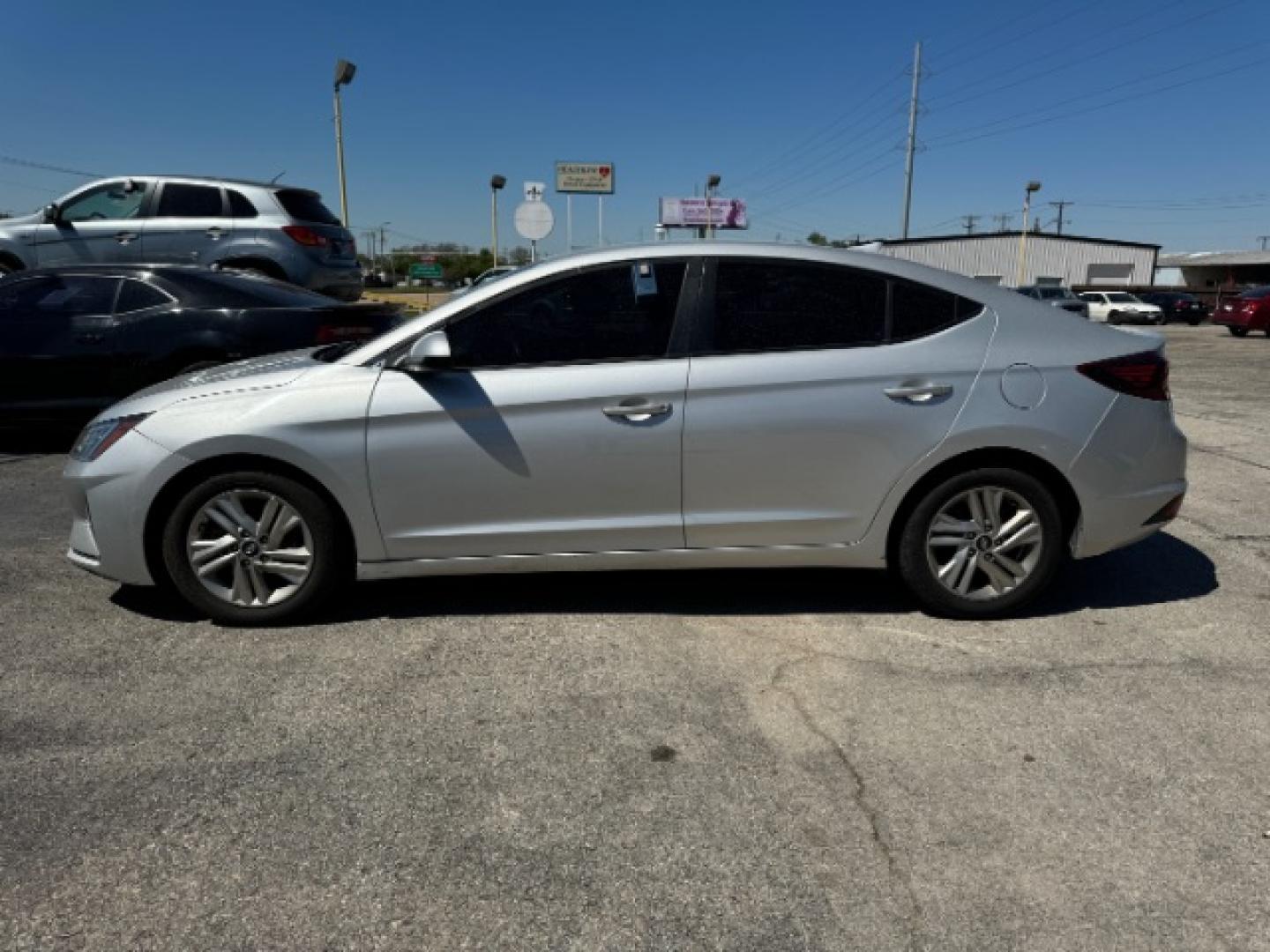 2020 SILVER Hyundai Elantra Limited (5NPD84LF3LH) with an 1.8L L4 DOHC 16V engine, 6-Speed Automatic transmission, located at 2715 W Pioneer Pkwy, Arlington, TX, 76013, (817) 265-9009, 32.710262, -97.153236- Photo#1