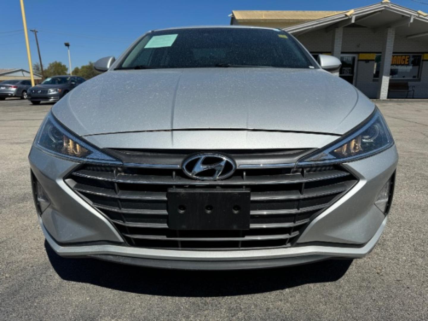 2020 SILVER Hyundai Elantra Limited (5NPD84LF3LH) with an 1.8L L4 DOHC 16V engine, 6-Speed Automatic transmission, located at 2715 W Pioneer Pkwy, Arlington, TX, 76013, (817) 265-9009, 32.710262, -97.153236- Photo#2