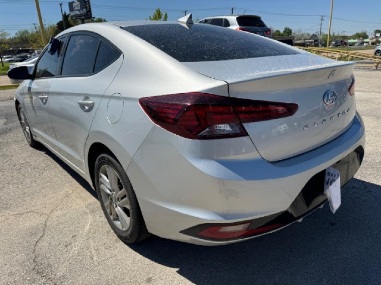 2020 SILVER Hyundai Elantra Limited (5NPD84LF3LH) with an 1.8L L4 DOHC 16V engine, 6-Speed Automatic transmission, located at 2715 W Pioneer Pkwy, Arlington, TX, 76013, (817) 265-9009, 32.710262, -97.153236- Photo#4