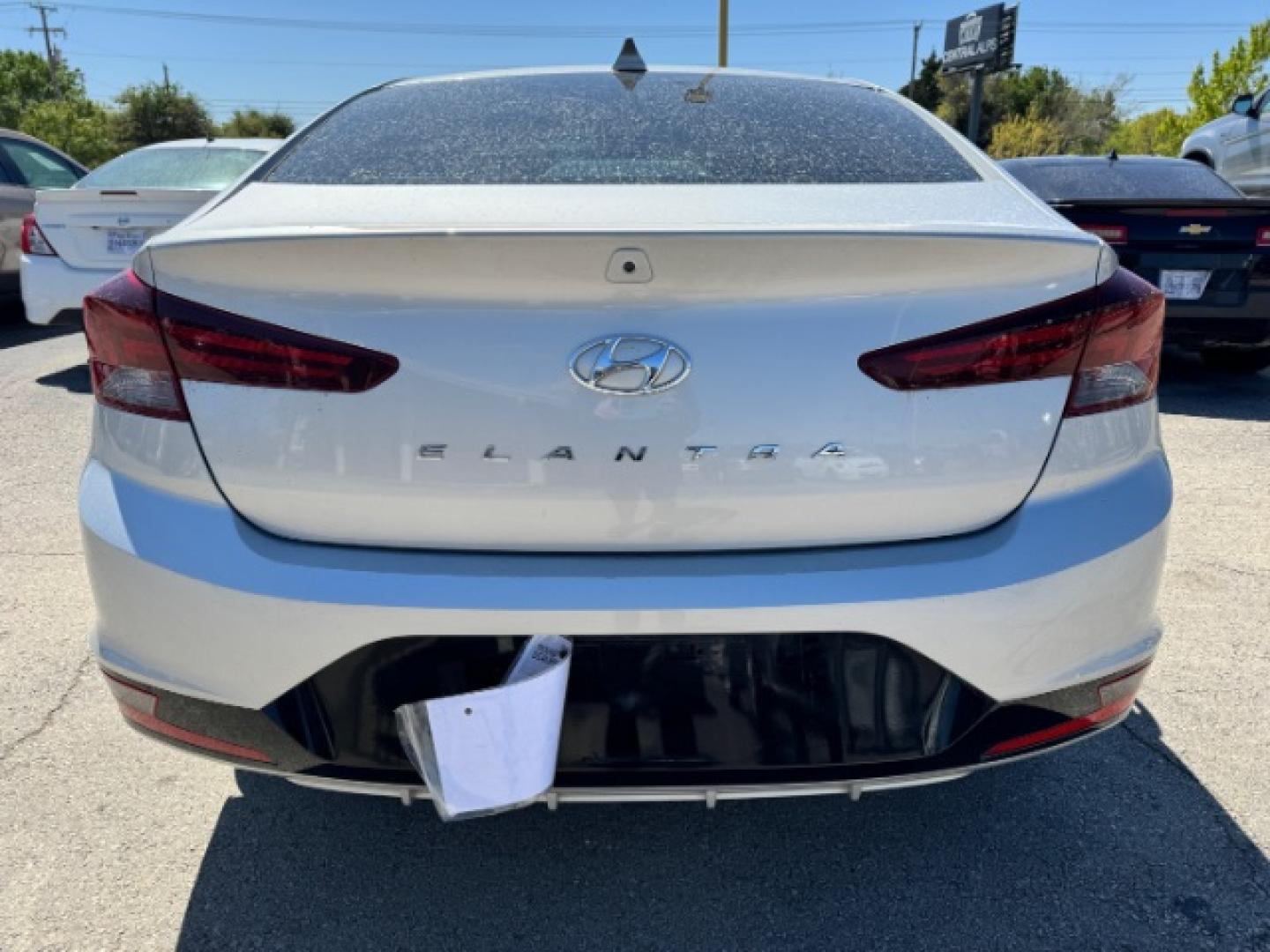 2020 SILVER Hyundai Elantra Limited (5NPD84LF3LH) with an 1.8L L4 DOHC 16V engine, 6-Speed Automatic transmission, located at 2715 W Pioneer Pkwy, Arlington, TX, 76013, (817) 265-9009, 32.710262, -97.153236- Photo#5
