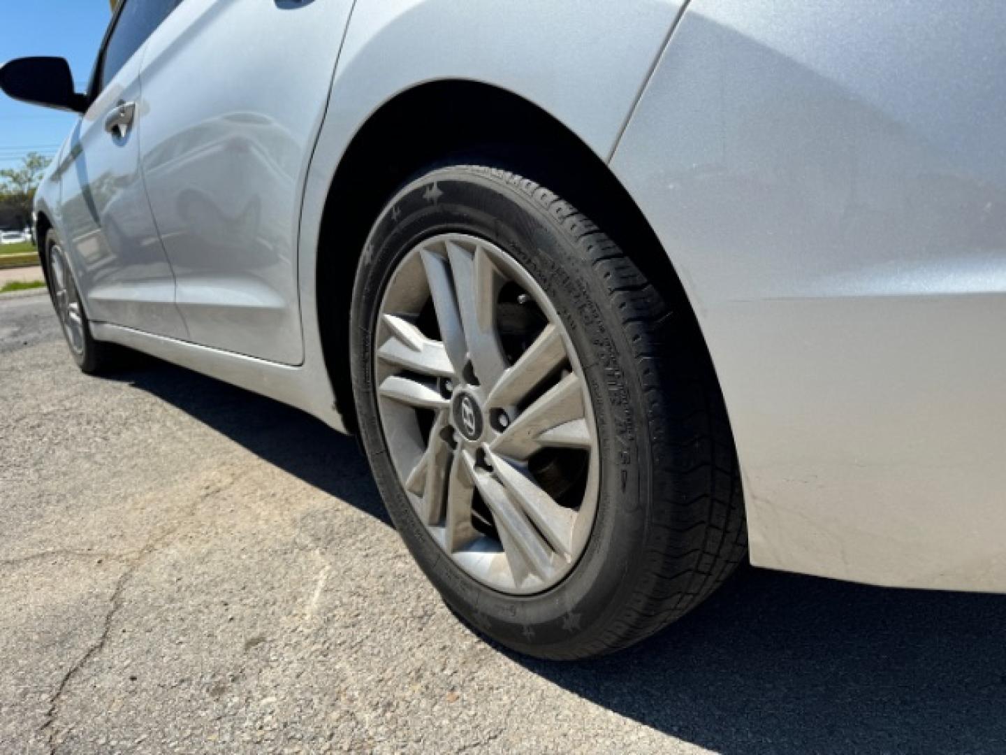 2020 SILVER Hyundai Elantra Limited (5NPD84LF3LH) with an 1.8L L4 DOHC 16V engine, 6-Speed Automatic transmission, located at 2715 W Pioneer Pkwy, Arlington, TX, 76013, (817) 265-9009, 32.710262, -97.153236- Photo#8