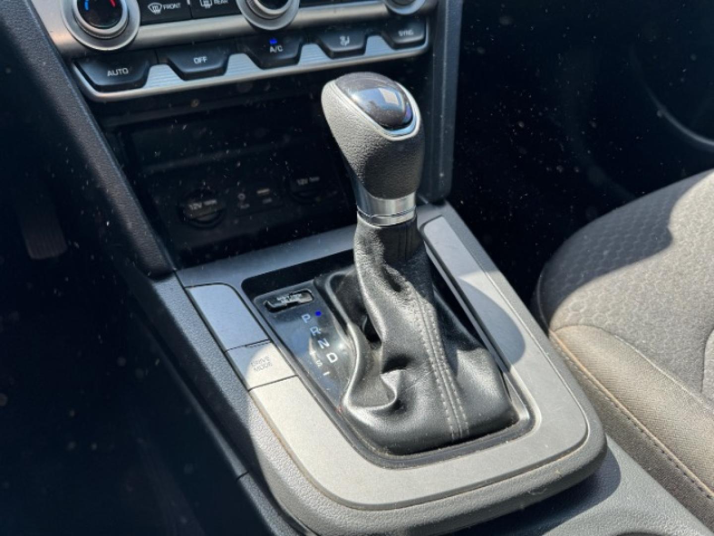 2020 SILVER Hyundai Elantra Limited (5NPD84LF3LH) with an 1.8L L4 DOHC 16V engine, 6-Speed Automatic transmission, located at 2715 W Pioneer Pkwy, Arlington, TX, 76013, (817) 265-9009, 32.710262, -97.153236- Photo#14