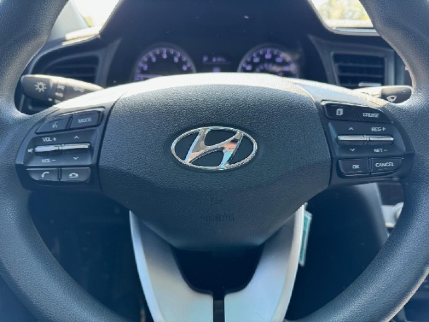 2020 SILVER Hyundai Elantra Limited (5NPD84LF3LH) with an 1.8L L4 DOHC 16V engine, 6-Speed Automatic transmission, located at 2715 W Pioneer Pkwy, Arlington, TX, 76013, (817) 265-9009, 32.710262, -97.153236- Photo#16