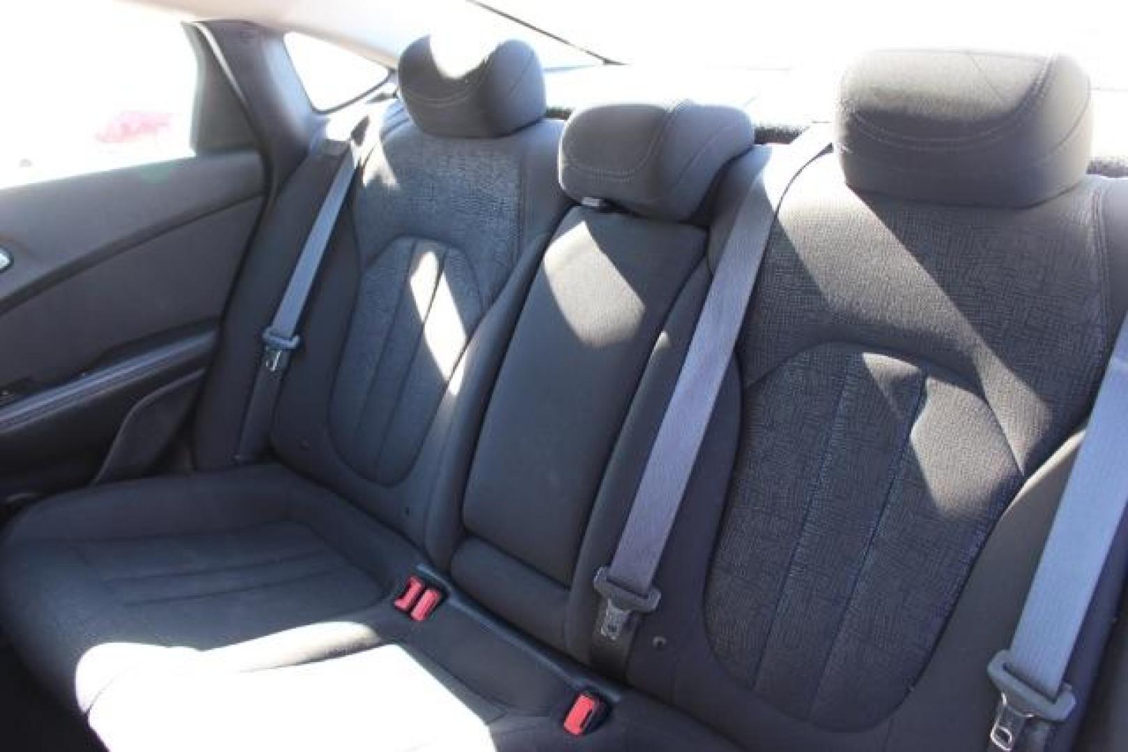2016 SILVER Chrysler 200 Limited (1C3CCCAB8GN) with an 2.4L L4 DOHC 16V engine, 9-Speed Automatic transmission, located at 2715 W Pioneer Pkwy, Arlington, TX, 76013, (817) 265-9009, 32.710262, -97.153236 - Photo#11