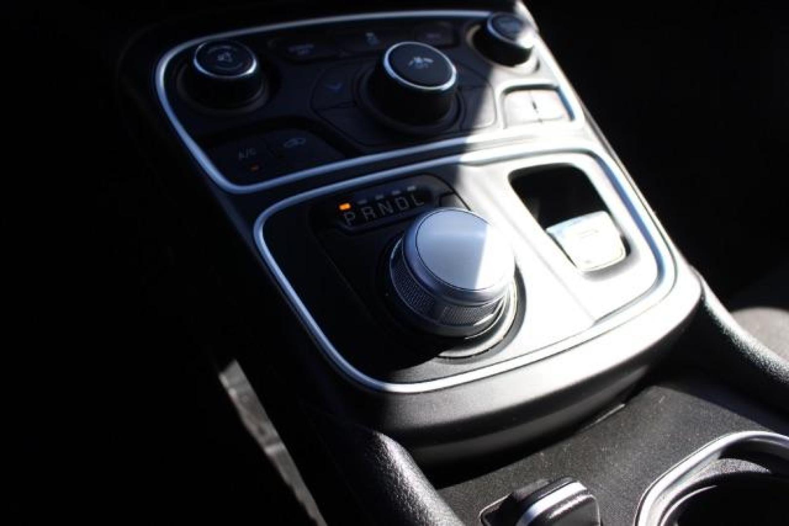 2016 SILVER Chrysler 200 Limited (1C3CCCAB8GN) with an 2.4L L4 DOHC 16V engine, 9-Speed Automatic transmission, located at 2715 W Pioneer Pkwy, Arlington, TX, 76013, (817) 265-9009, 32.710262, -97.153236 - Photo#15