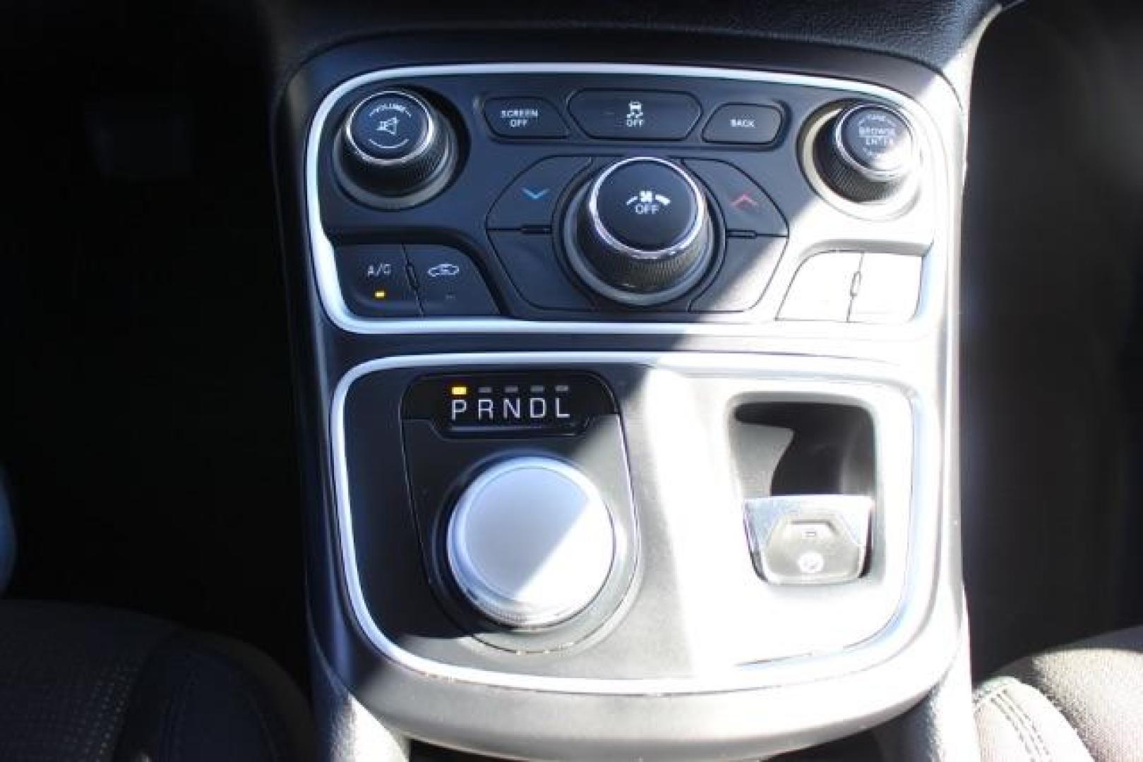 2016 SILVER Chrysler 200 Limited (1C3CCCAB8GN) with an 2.4L L4 DOHC 16V engine, 9-Speed Automatic transmission, located at 2715 W Pioneer Pkwy, Arlington, TX, 76013, (817) 265-9009, 32.710262, -97.153236 - Photo#16