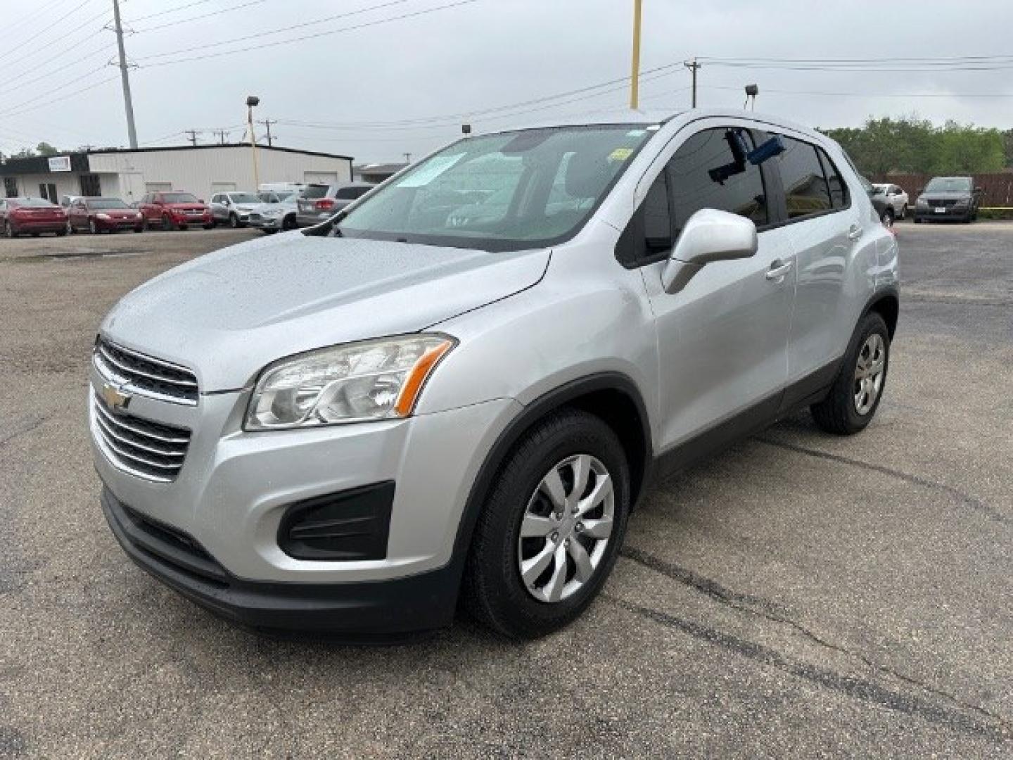 2016 SILVER Chevrolet Trax LS FWD (3GNCJKSB5GL) with an 1.4L L4 DOHC 16V engine, 6-Speed Automatic transmission, located at 2715 W Pioneer Pkwy, Arlington, TX, 76013, (817) 265-9009, 32.710262, -97.153236- Photo#3
