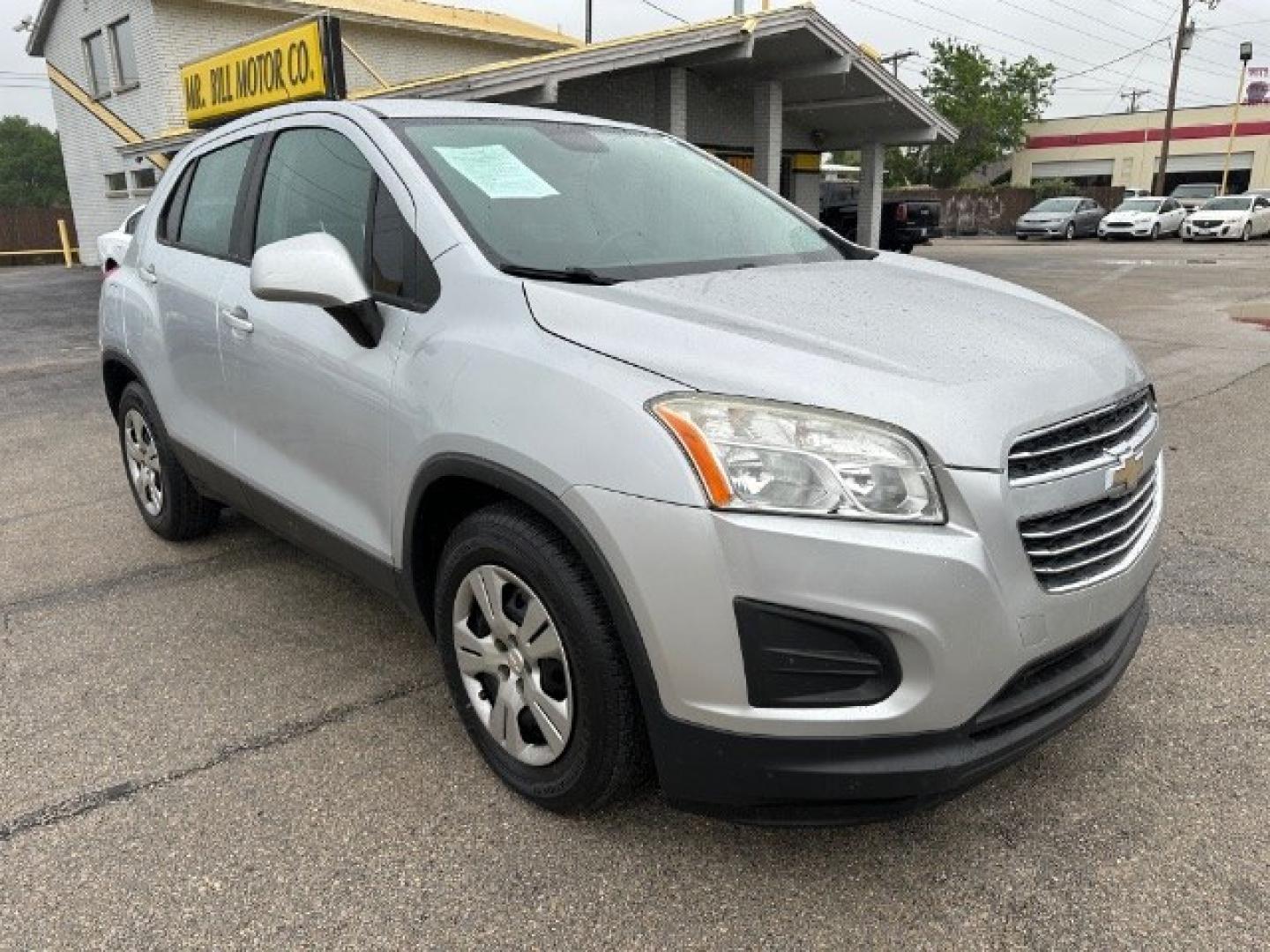 2016 SILVER Chevrolet Trax LS FWD (3GNCJKSB5GL) with an 1.4L L4 DOHC 16V engine, 6-Speed Automatic transmission, located at 2715 W Pioneer Pkwy, Arlington, TX, 76013, (817) 265-9009, 32.710262, -97.153236- Photo#4