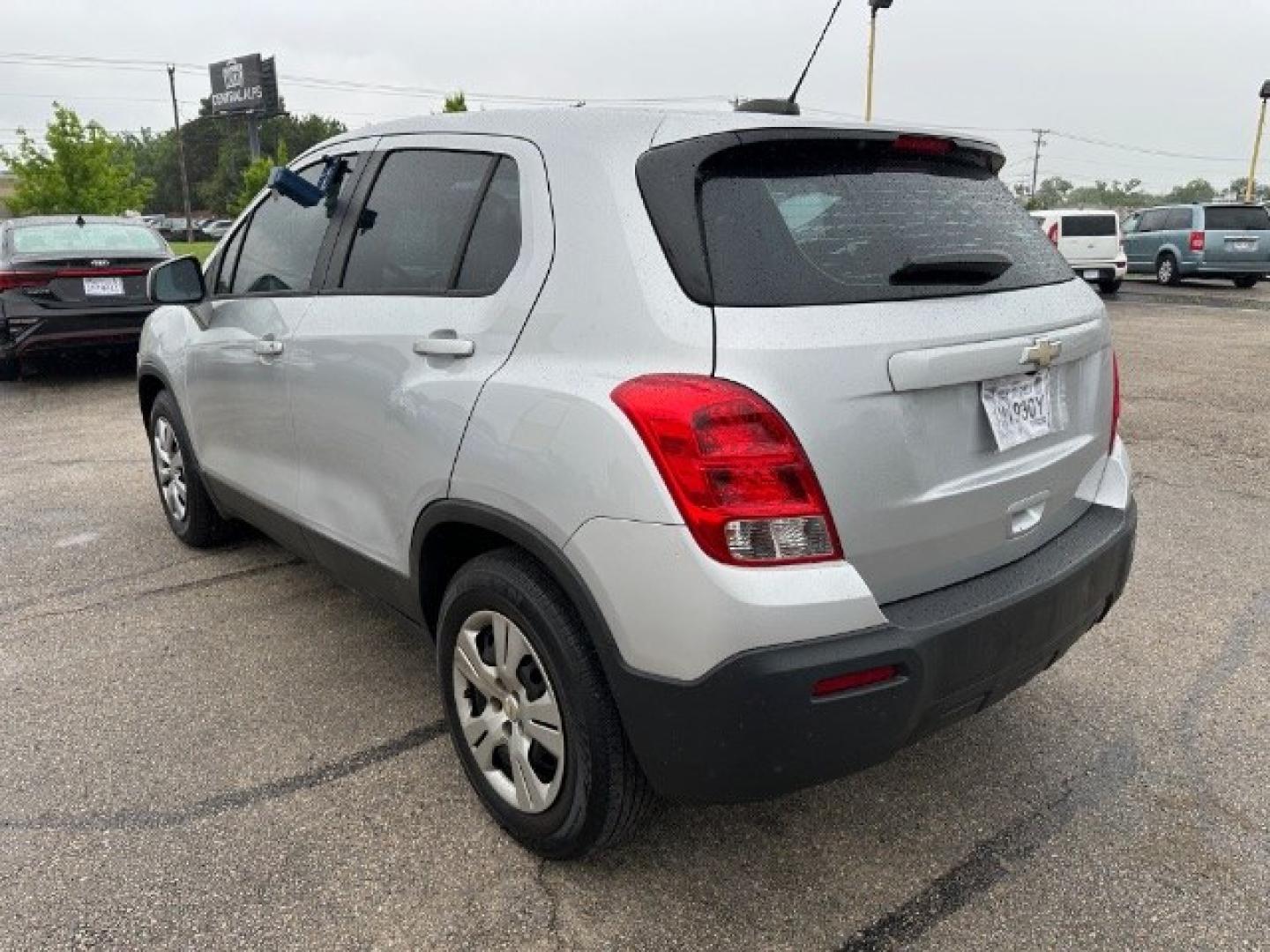2016 SILVER Chevrolet Trax LS FWD (3GNCJKSB5GL) with an 1.4L L4 DOHC 16V engine, 6-Speed Automatic transmission, located at 2715 W Pioneer Pkwy, Arlington, TX, 76013, (817) 265-9009, 32.710262, -97.153236- Photo#8
