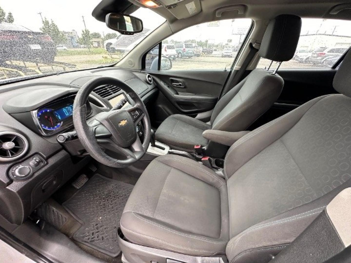 2016 SILVER Chevrolet Trax LS FWD (3GNCJKSB5GL) with an 1.4L L4 DOHC 16V engine, 6-Speed Automatic transmission, located at 2715 W Pioneer Pkwy, Arlington, TX, 76013, (817) 265-9009, 32.710262, -97.153236- Photo#12