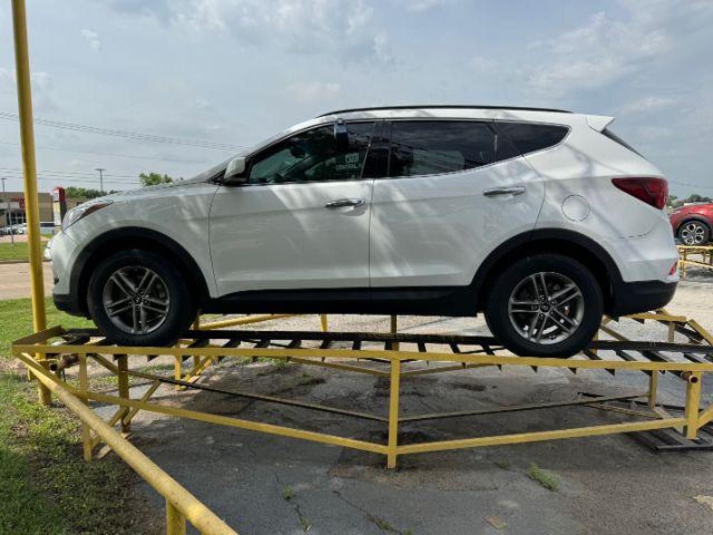 2017 WHITE Hyundai Santa Fe Sport 2.4 FWD (5NMZU3LB4HH) with an 2.4L L4 DOHC 16V engine, 6-Speed Automatic transmission, located at 2715 W Pioneer Pkwy, Arlington, TX, 76013, (817) 265-9009, 32.710262, -97.153236 - Photo#1