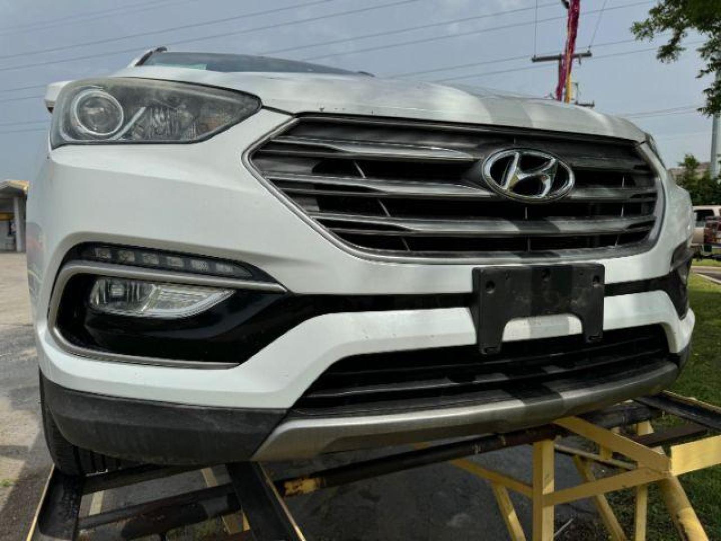 2017 WHITE Hyundai Santa Fe Sport 2.4 FWD (5NMZU3LB4HH) with an 2.4L L4 DOHC 16V engine, 6-Speed Automatic transmission, located at 2715 W Pioneer Pkwy, Arlington, TX, 76013, (817) 265-9009, 32.710262, -97.153236 - Photo#3