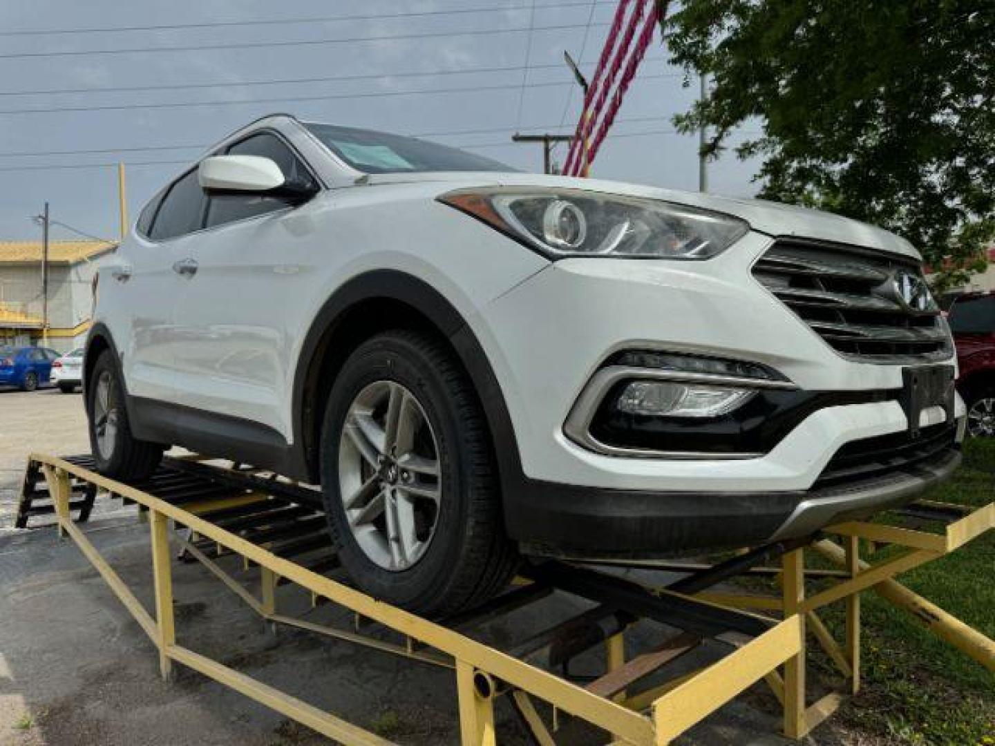 2017 WHITE Hyundai Santa Fe Sport 2.4 FWD (5NMZU3LB4HH) with an 2.4L L4 DOHC 16V engine, 6-Speed Automatic transmission, located at 2715 W Pioneer Pkwy, Arlington, TX, 76013, (817) 265-9009, 32.710262, -97.153236 - Photo#4